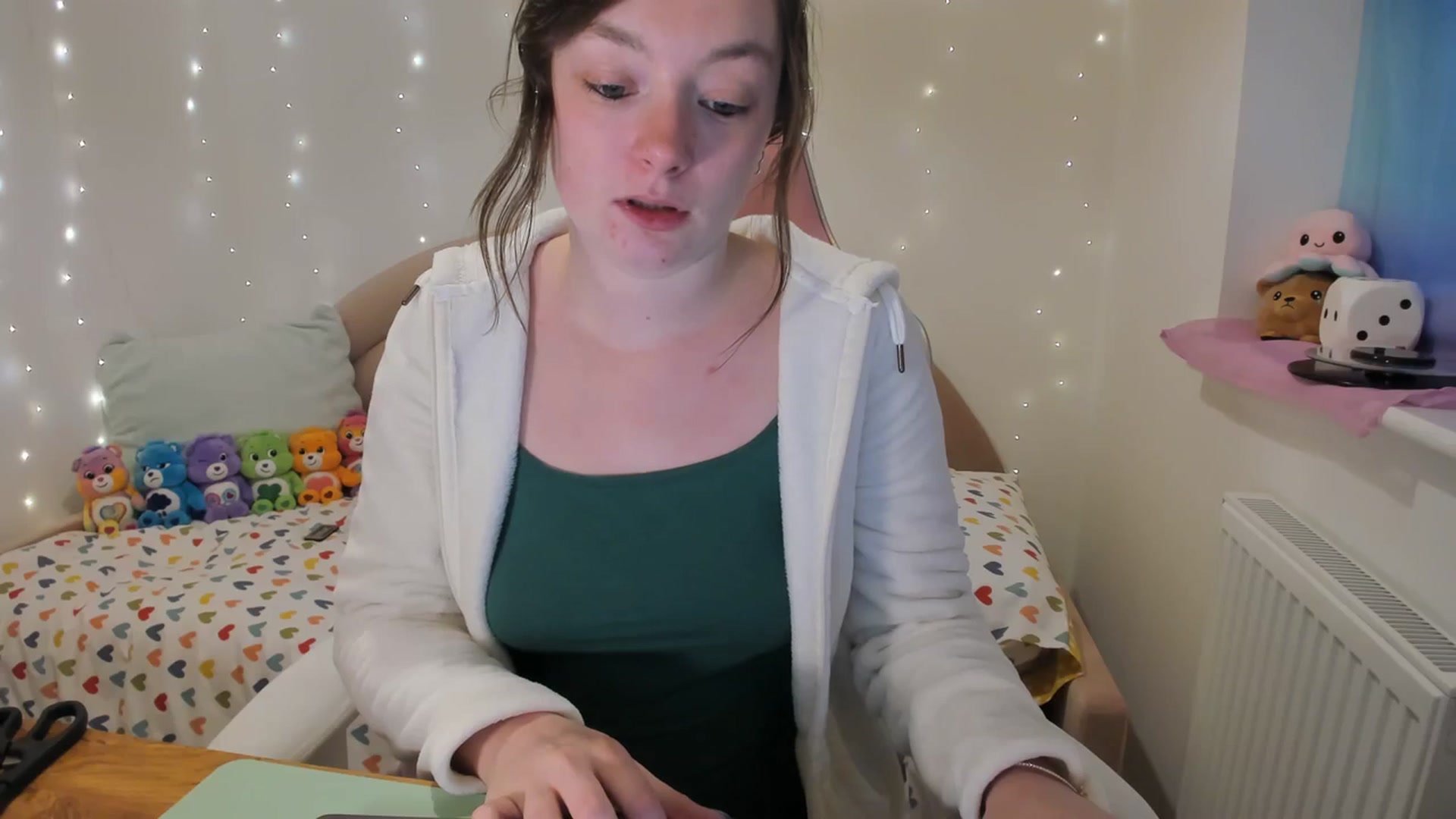 Gallery image thumbnail from JessieBear_'s myfreecams stream on, 12/07/2023, 15:57 image 7 of 20