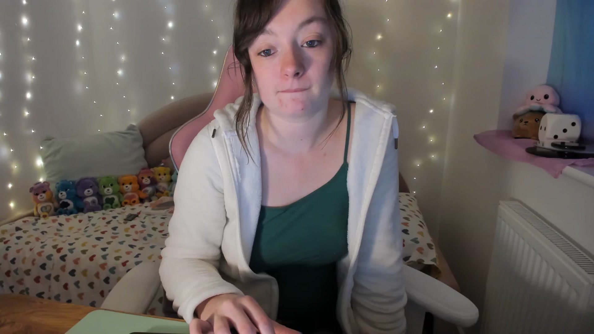 Gallery image thumbnail from JessieBear_'s myfreecams stream on, 12/07/2023, 15:57 image 14 of 20