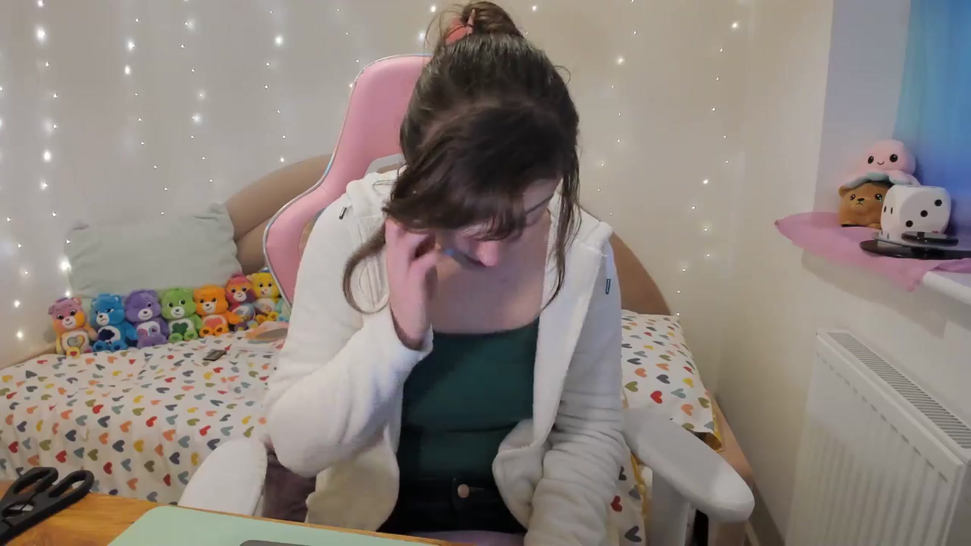 Gallery image thumbnail from JessieBear_'s myfreecams stream on, 12/07/2023, 15:57 image 6 of 20