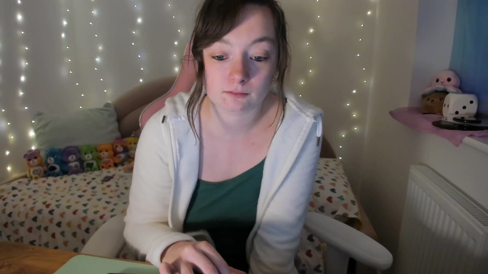 Gallery image thumbnail from JessieBear_'s myfreecams stream on, 12/07/2023, 15:57 image 17 of 20