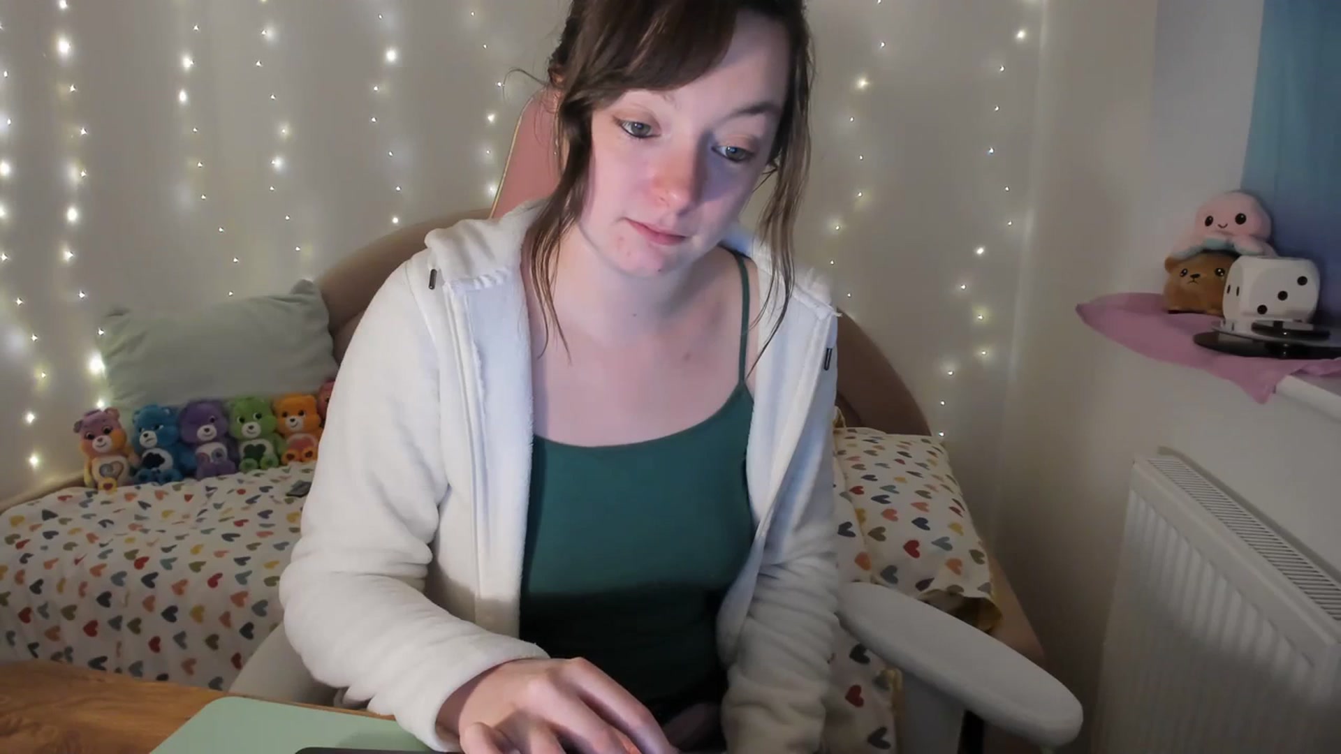 Gallery image thumbnail from JessieBear_'s myfreecams stream on, 12/07/2023, 17:16 image 2 of 20