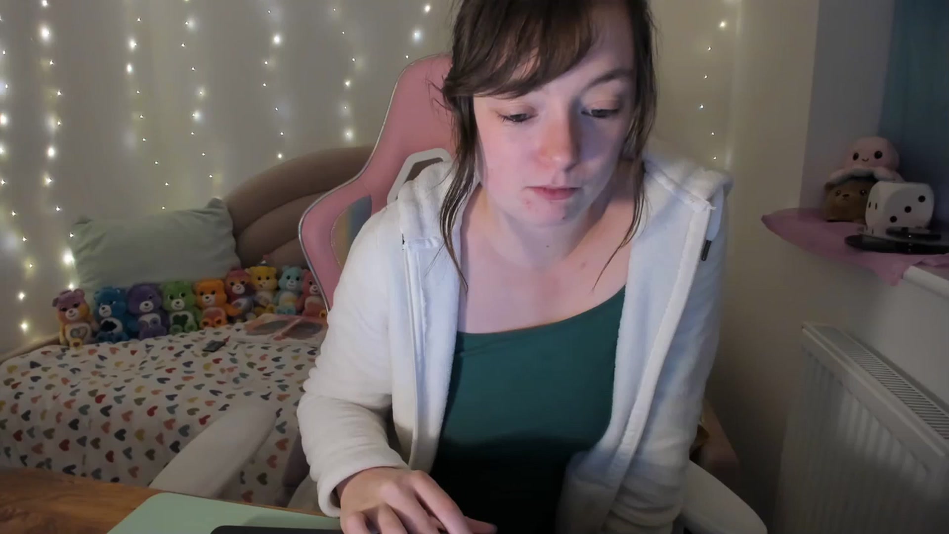 Gallery image thumbnail from JessieBear_'s myfreecams stream on, 12/07/2023, 17:16 image 19 of 20