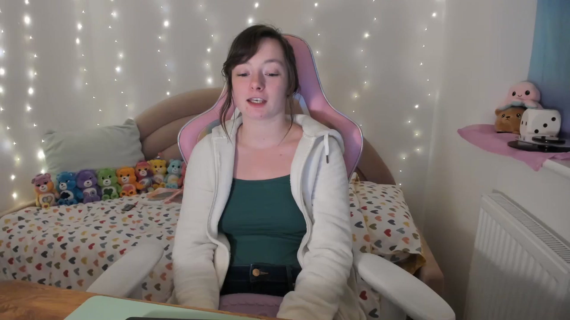 Gallery image thumbnail from JessieBear_'s myfreecams stream on, 12/07/2023, 17:16 image 17 of 20
