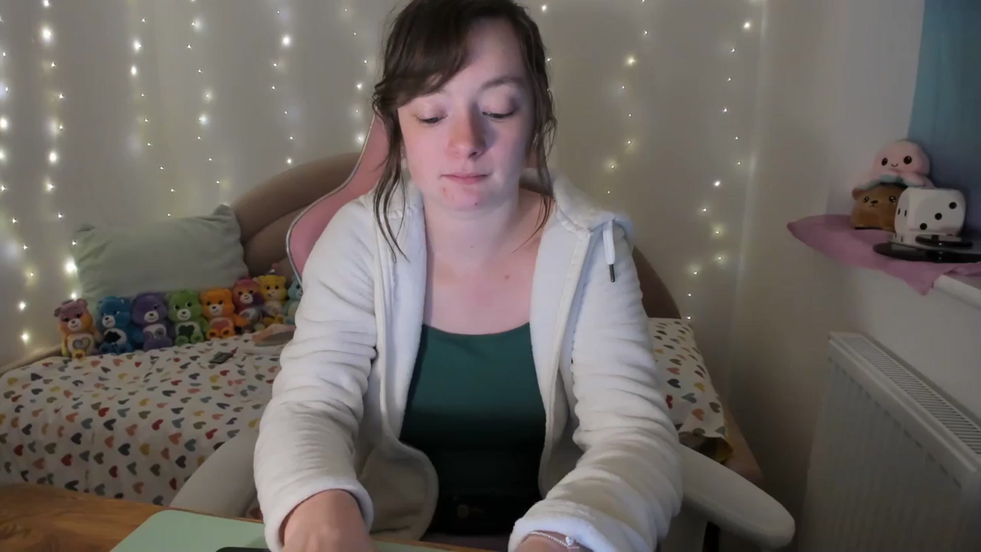 Gallery image thumbnail from JessieBear_'s myfreecams stream on, 12/07/2023, 17:16 image 18 of 20