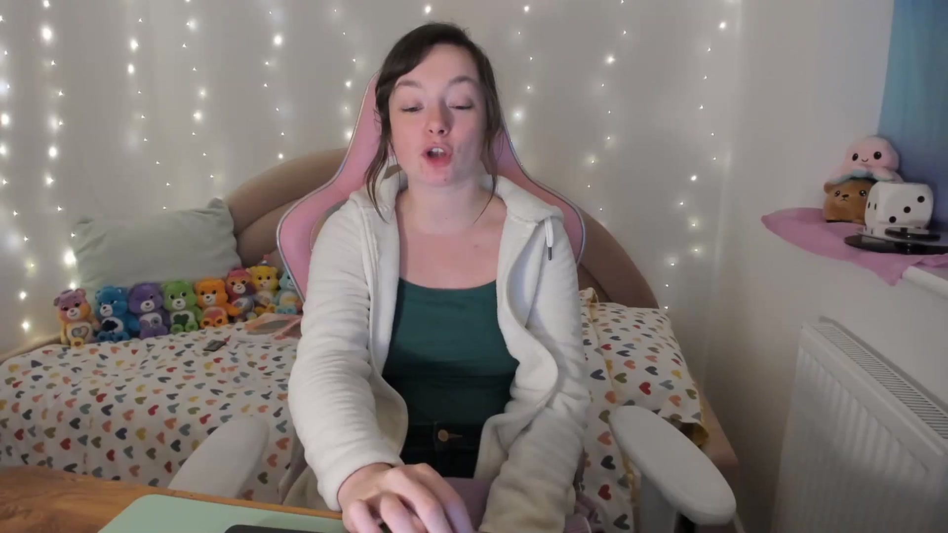 Gallery image thumbnail from JessieBear_'s myfreecams stream on, 12/07/2023, 18:09 image 8 of 20
