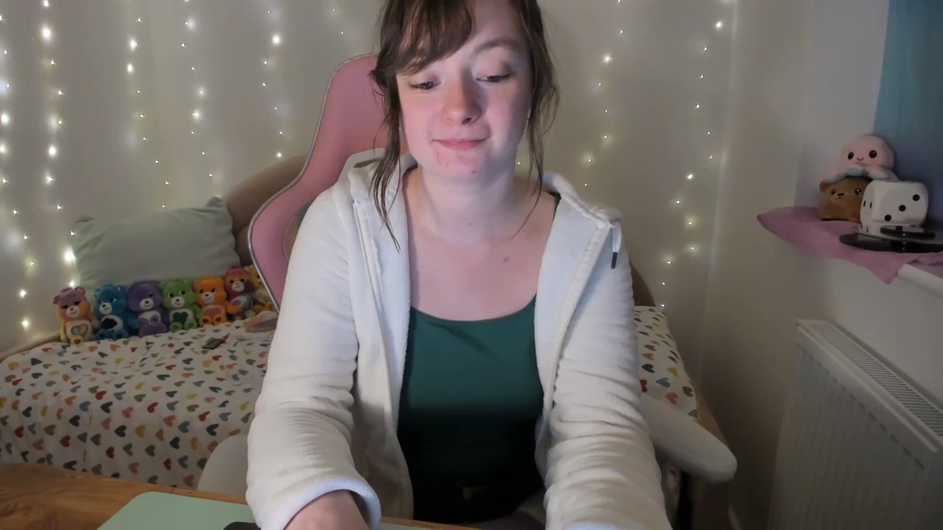 Gallery image thumbnail from JessieBear_'s myfreecams stream on, 12/07/2023, 18:09 image 17 of 20