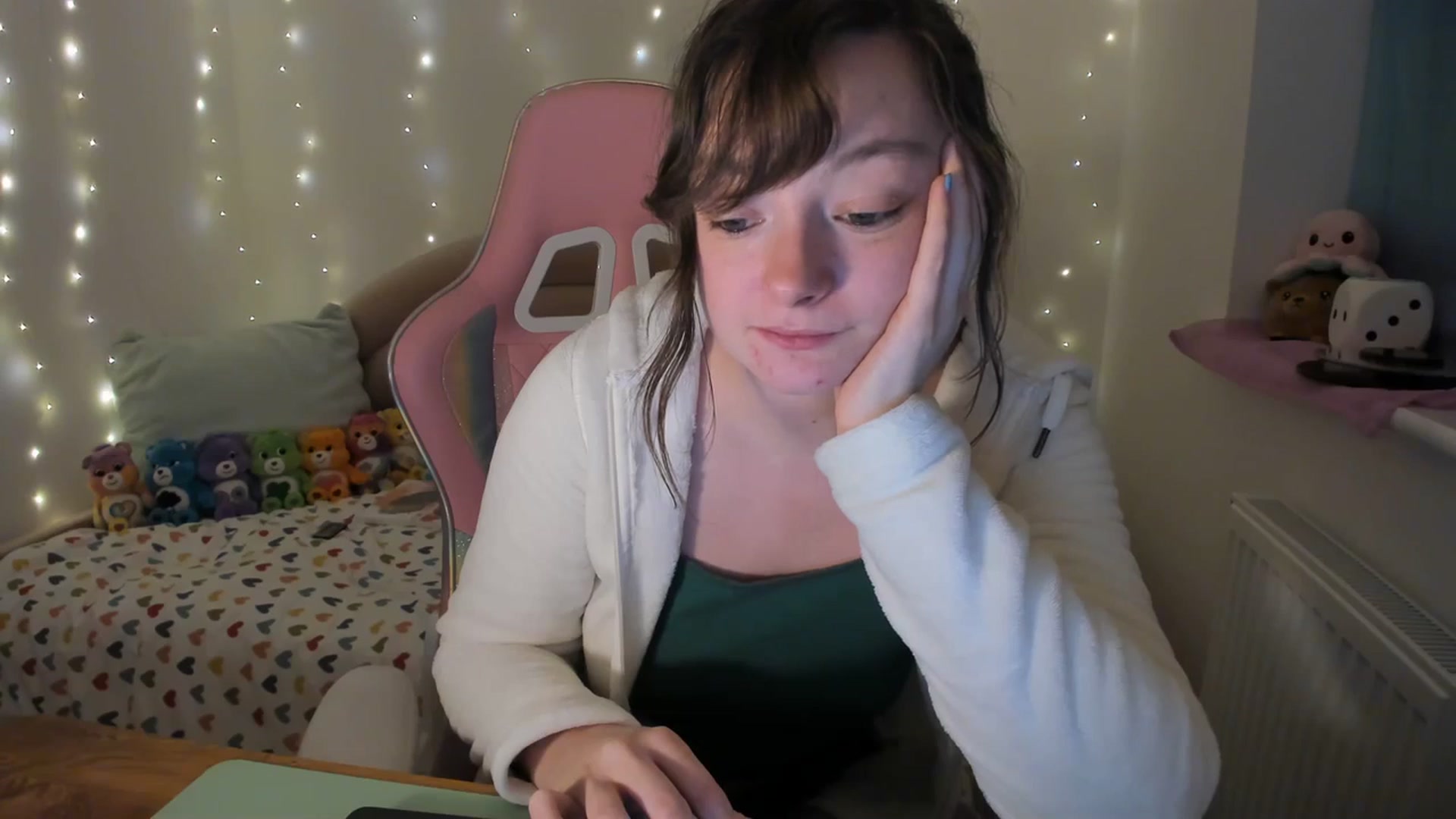 Gallery image thumbnail from JessieBear_'s myfreecams stream on, 12/07/2023, 18:09 image 18 of 20