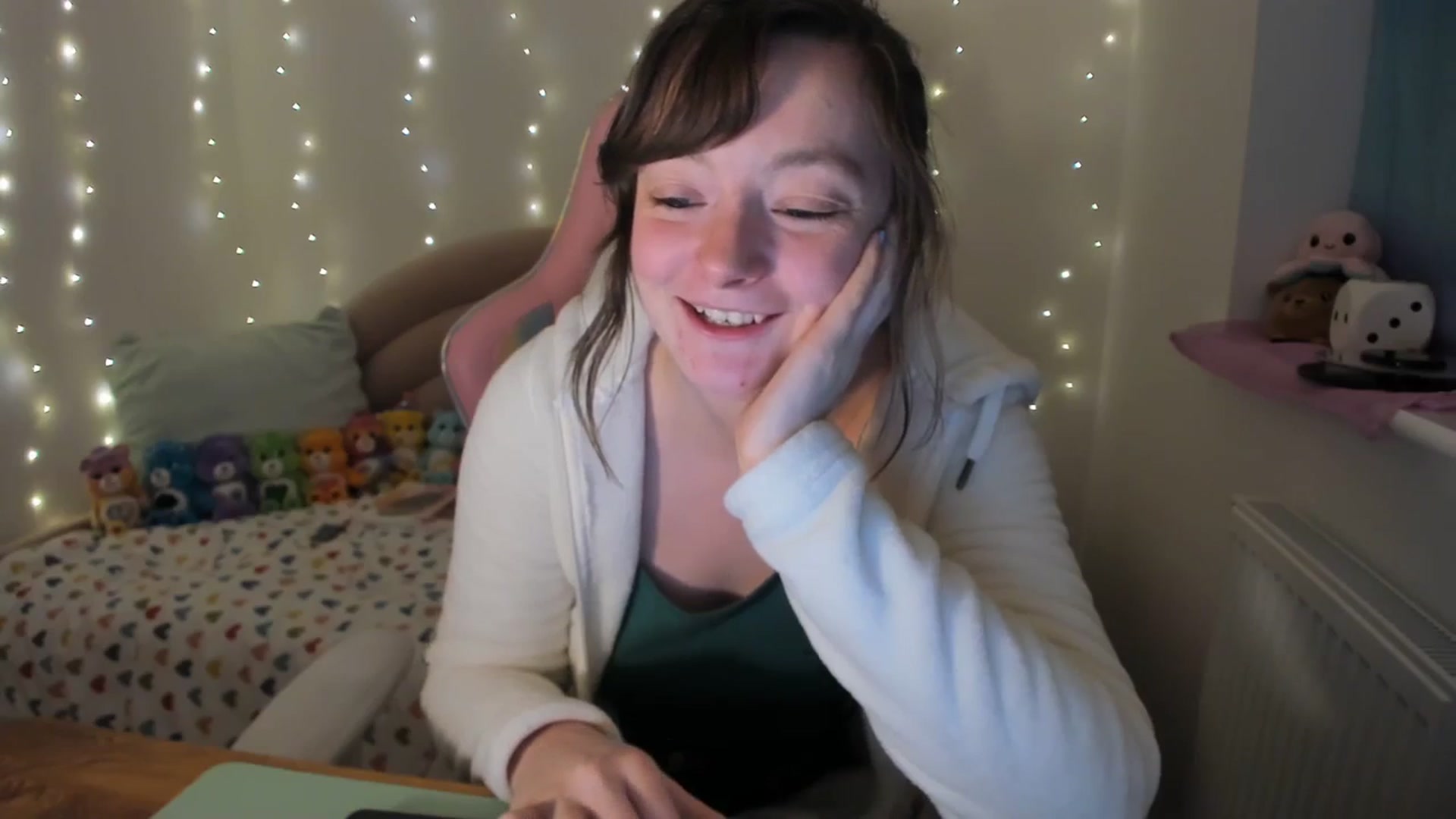 Gallery image thumbnail from JessieBear_'s myfreecams stream on, 12/07/2023, 18:09 image 12 of 20