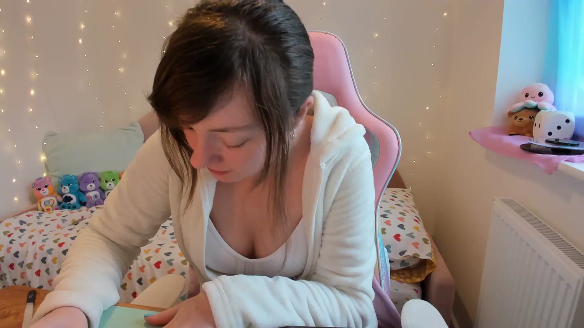 Gallery image thumbnail from JessieBear_'s myfreecams stream on, 12/08/2023, 14:01 image 3 of 20