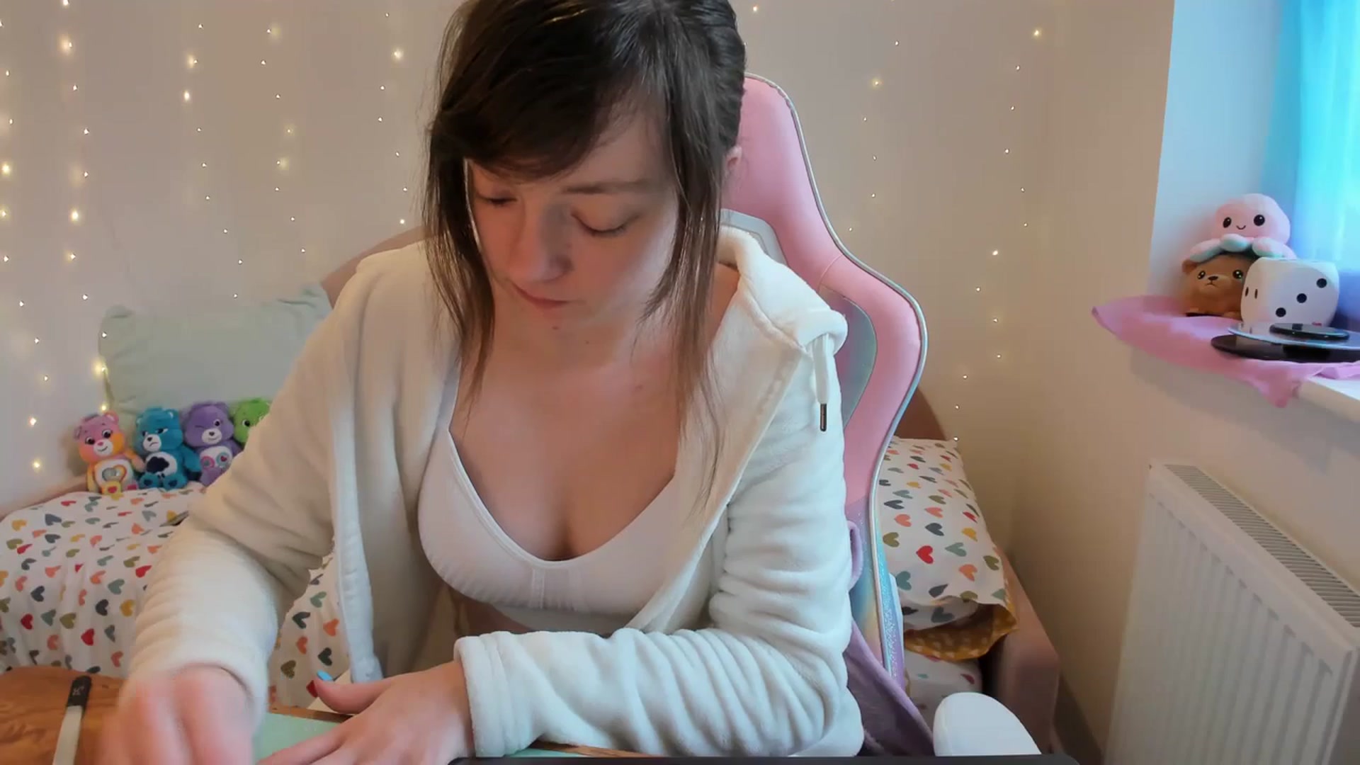 Gallery image thumbnail from JessieBear_'s myfreecams stream on, 12/08/2023, 14:01 image 7 of 20