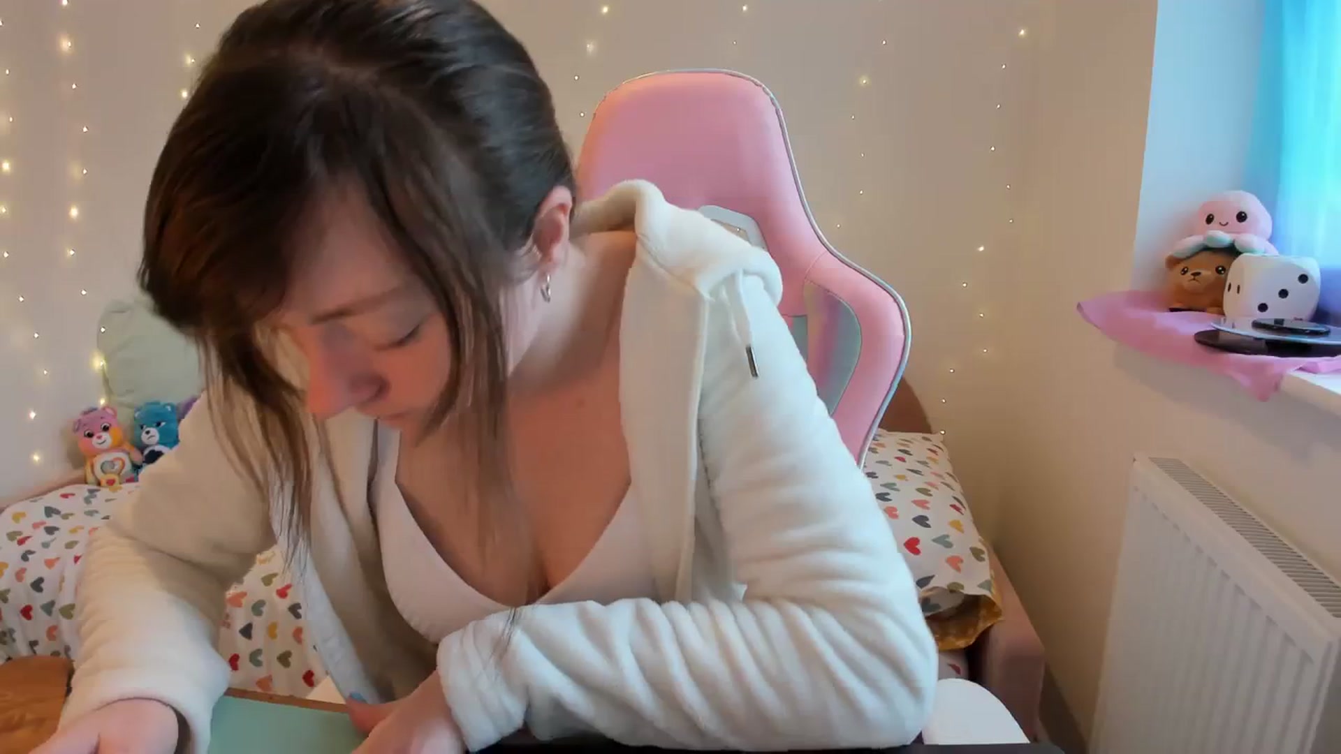 Gallery image thumbnail from JessieBear_'s myfreecams stream on, 12/08/2023, 14:01 image 9 of 20