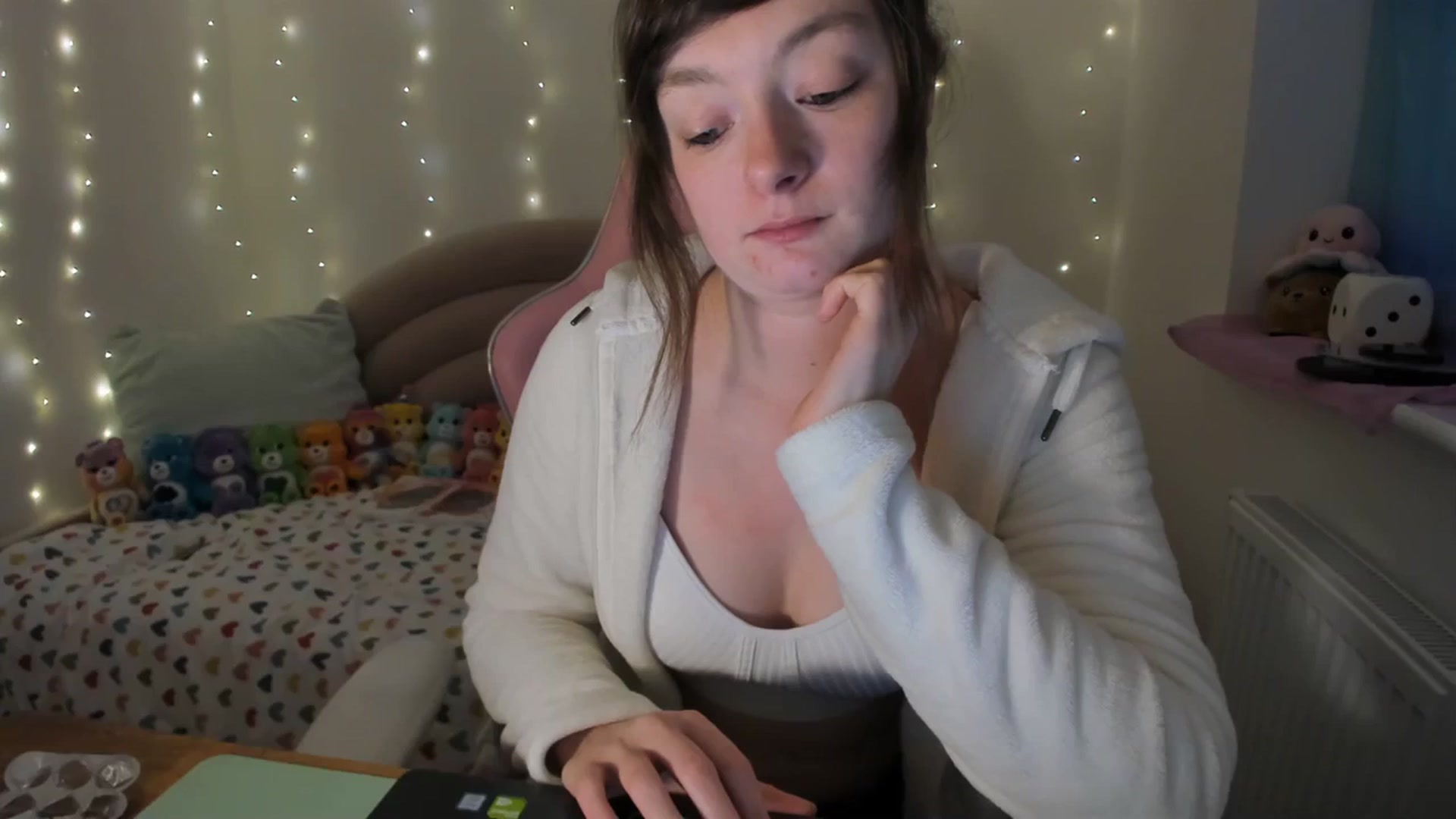 Gallery image thumbnail from JessieBear_'s myfreecams stream on, 12/08/2023, 16:30 image 14 of 20
