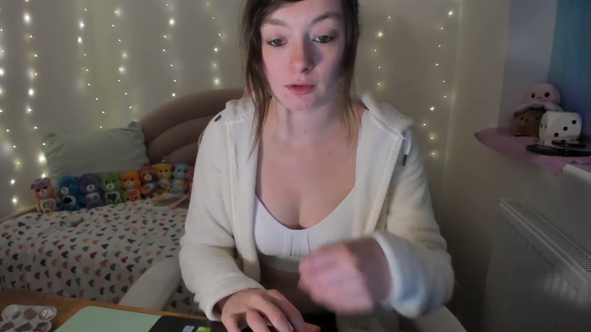 Gallery image thumbnail from JessieBear_'s myfreecams stream on, 12/08/2023, 16:30 image 16 of 20