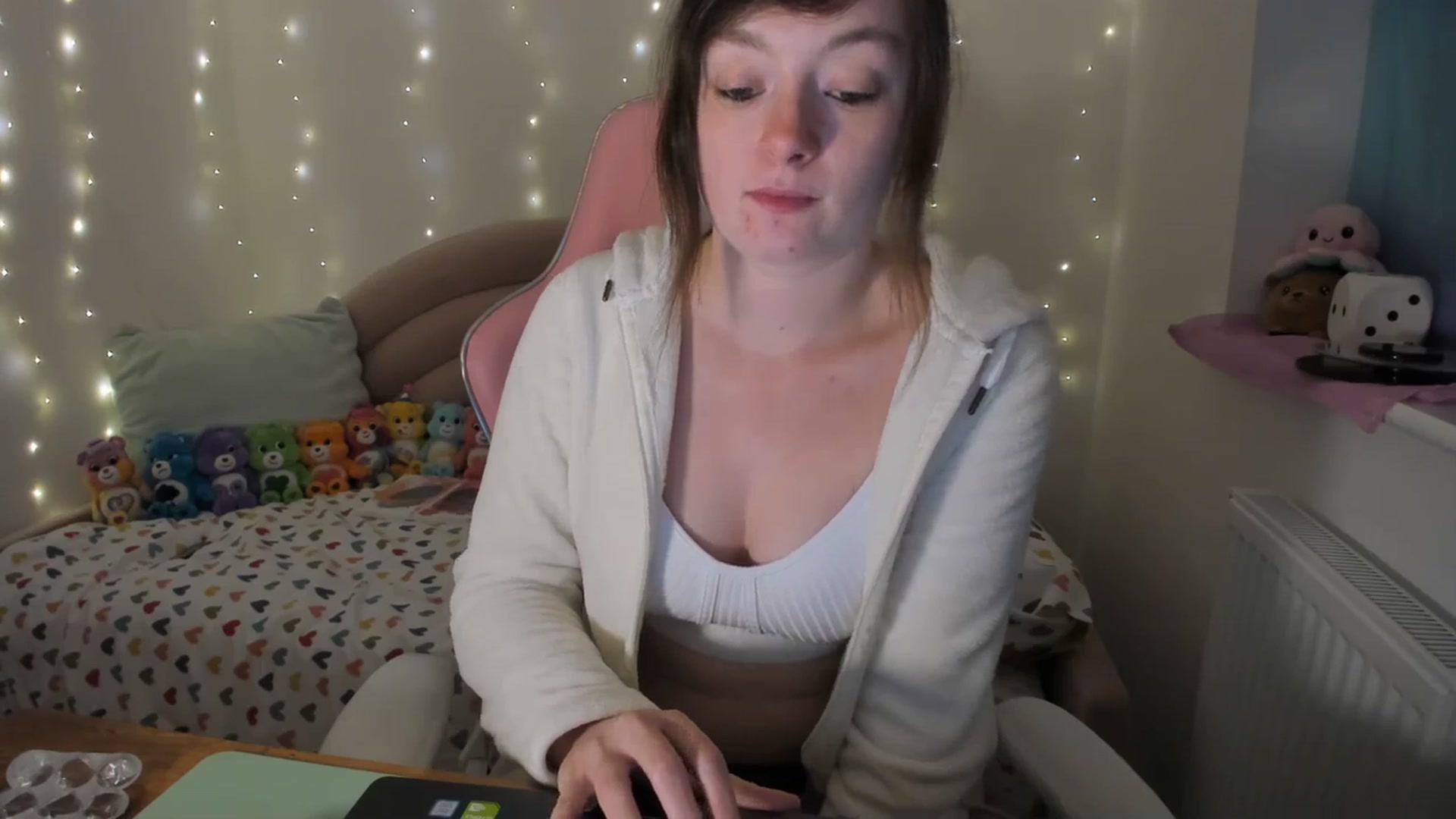 Gallery image thumbnail from JessieBear_'s myfreecams stream on, 12/08/2023, 17:00 image 8 of 20