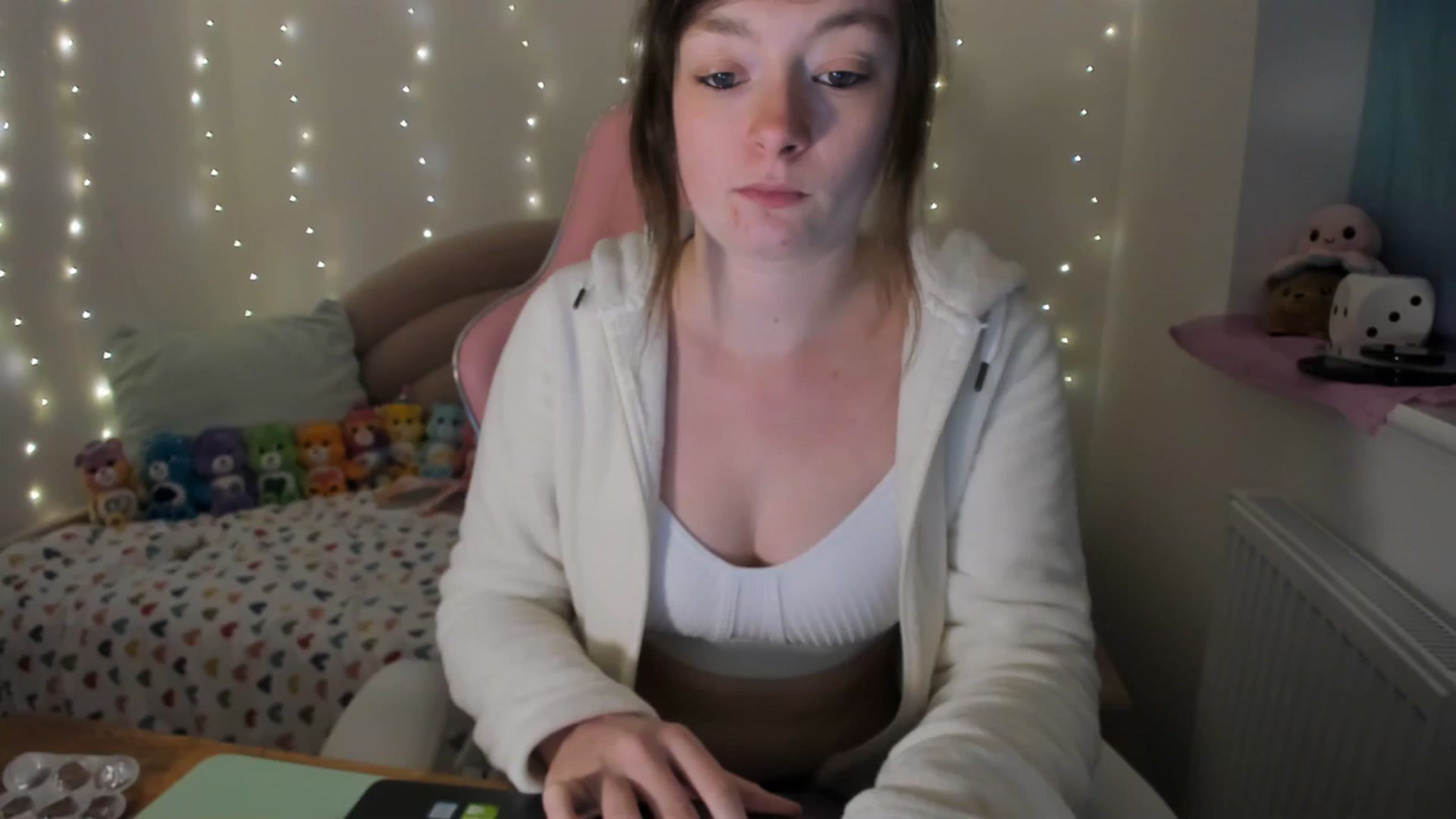 Gallery image thumbnail from JessieBear_'s myfreecams stream on, 12/08/2023, 17:00 image 4 of 20