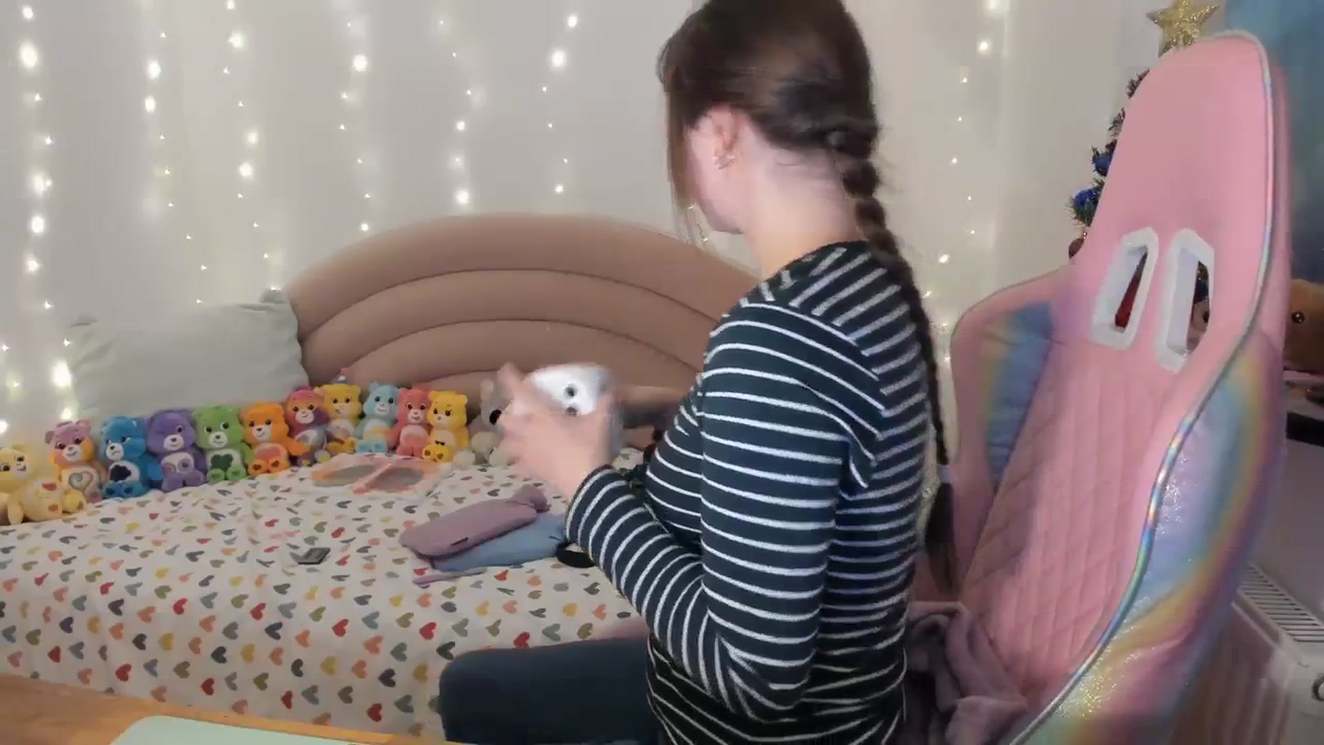 Gallery image thumbnail from JessieBear_'s myfreecams stream on, 12/12/2023, 17:00 image 17 of 20
