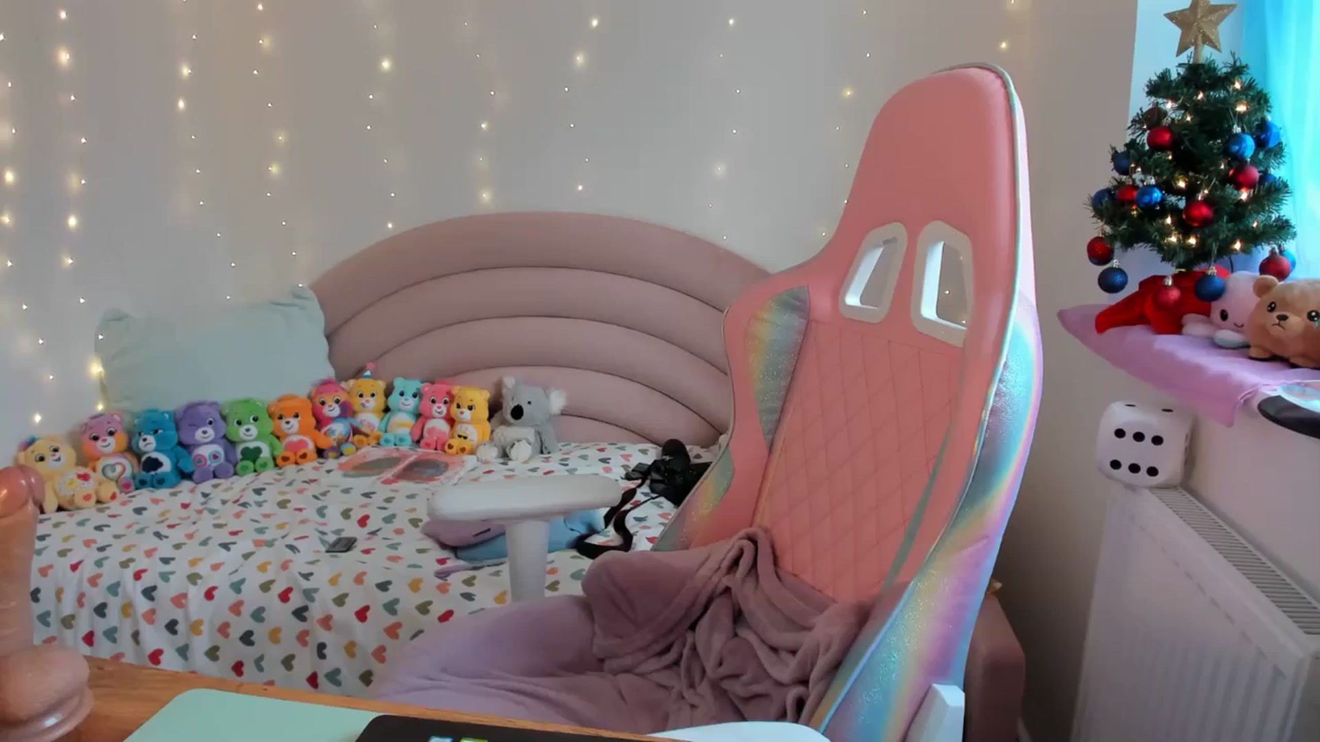Gallery image thumbnail from JessieBear_'s myfreecams stream on, 12/12/2023, 17:00 image 1 of 20