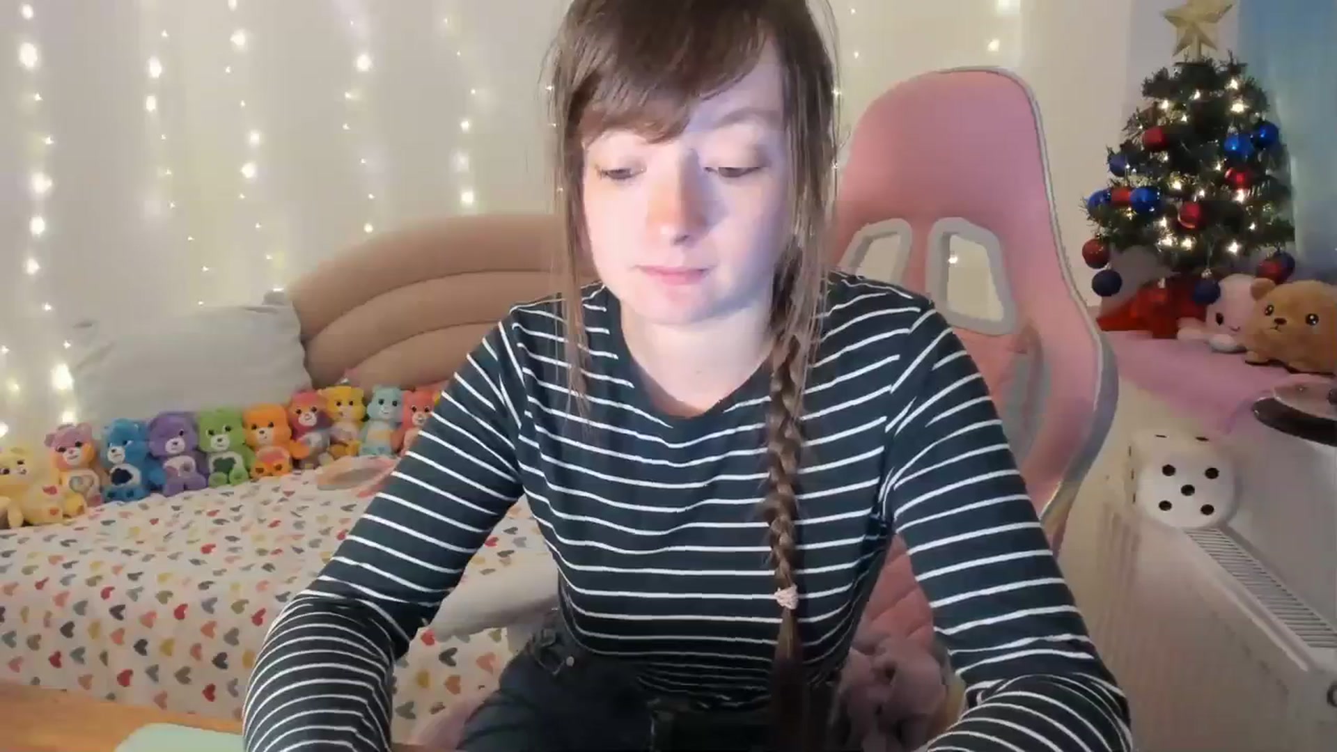 Gallery image thumbnail from JessieBear_'s myfreecams stream on, 12/12/2023, 17:59 image 17 of 20