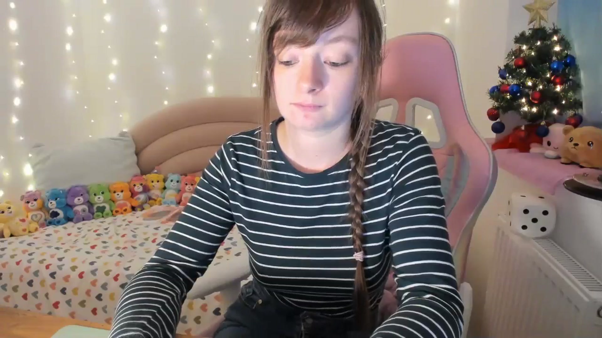 Gallery image thumbnail from JessieBear_'s myfreecams stream on, 12/12/2023, 17:59 image 16 of 20