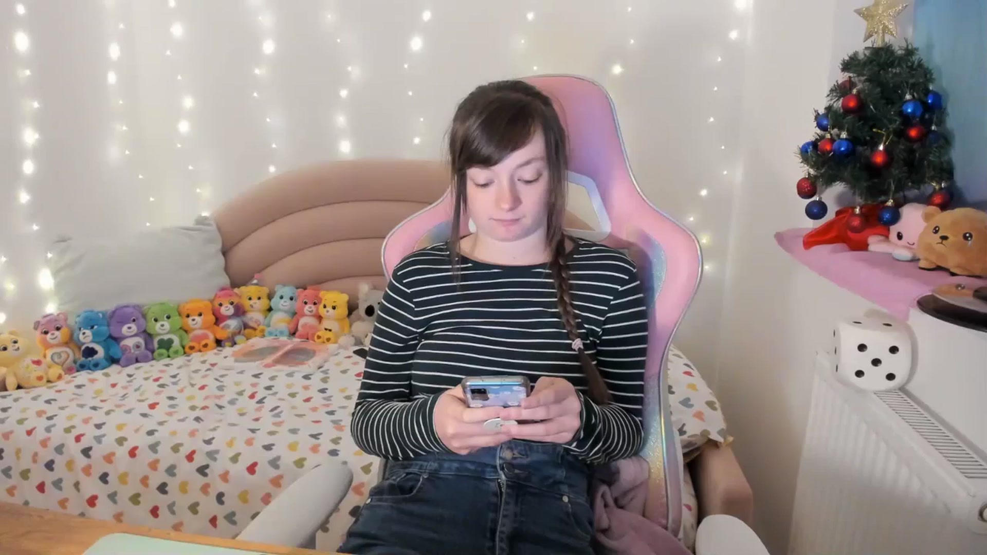 Gallery image thumbnail from JessieBear_'s myfreecams stream on, 12/12/2023, 17:59 image 6 of 20