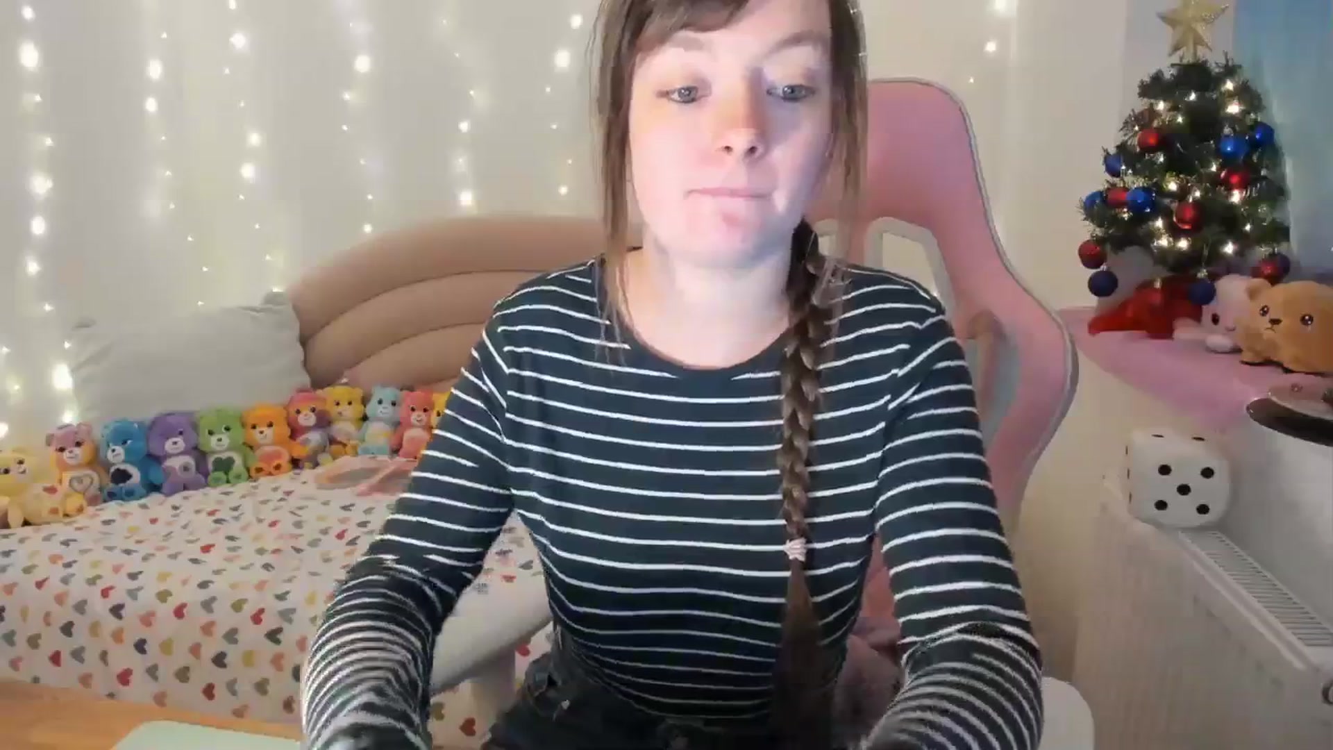 Gallery image thumbnail from JessieBear_'s myfreecams stream on, 12/12/2023, 17:59 image 19 of 20