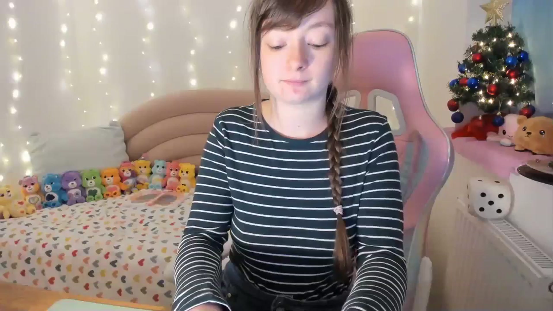 Gallery image thumbnail from JessieBear_'s myfreecams stream on, 12/12/2023, 17:59 image 12 of 20
