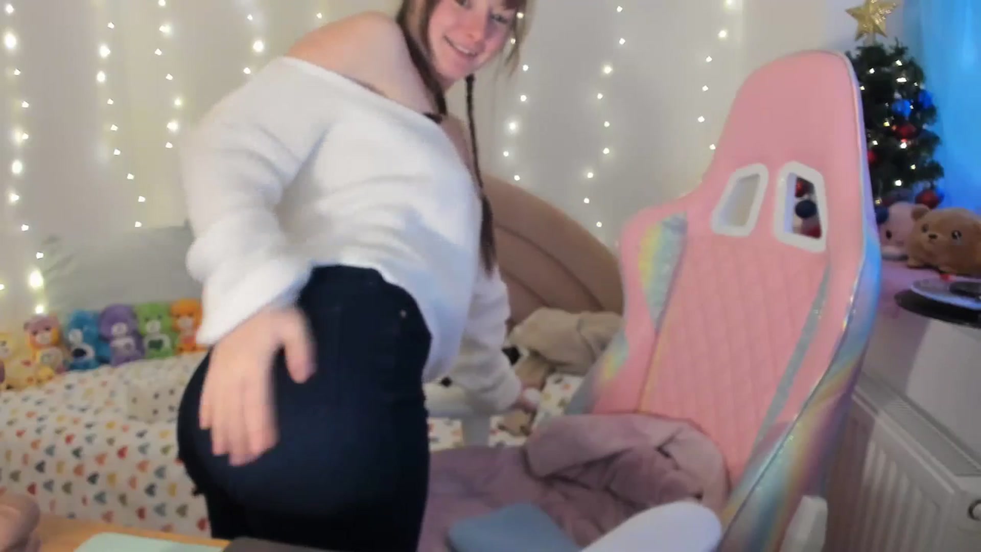 Gallery image thumbnail from JessieBear_'s myfreecams stream on, 12/14/2023, 16:58 image 6 of 20