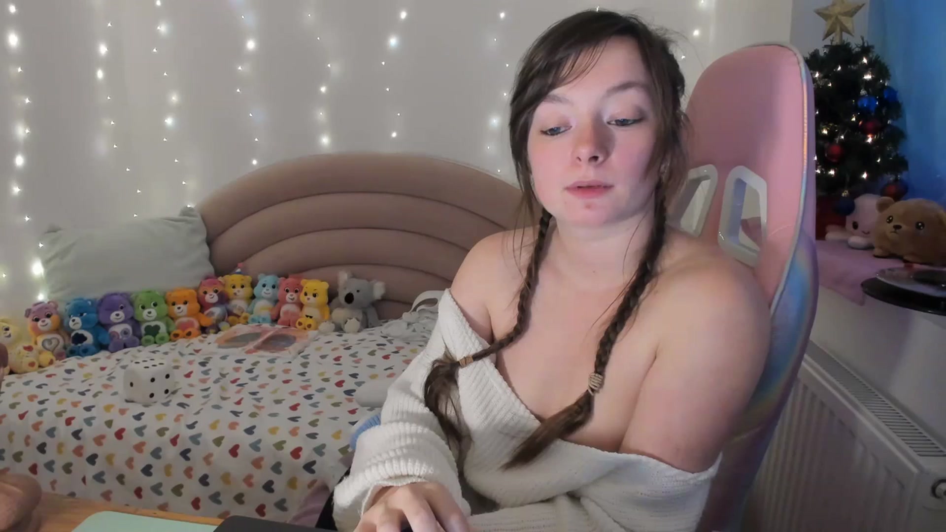 Gallery image thumbnail from JessieBear_'s myfreecams stream on, 12/14/2023, 16:58 image 9 of 20