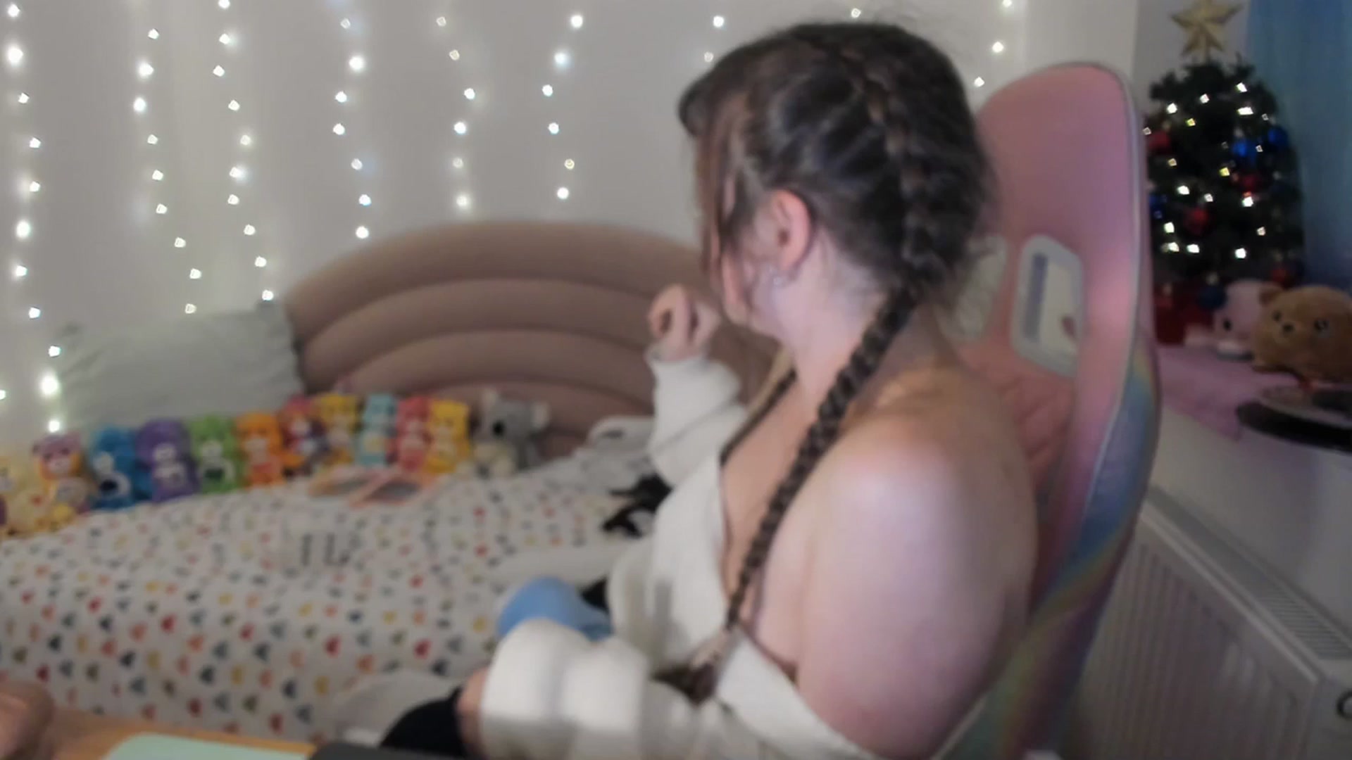 Gallery image thumbnail from JessieBear_'s myfreecams stream on, 12/14/2023, 16:58 image 13 of 20