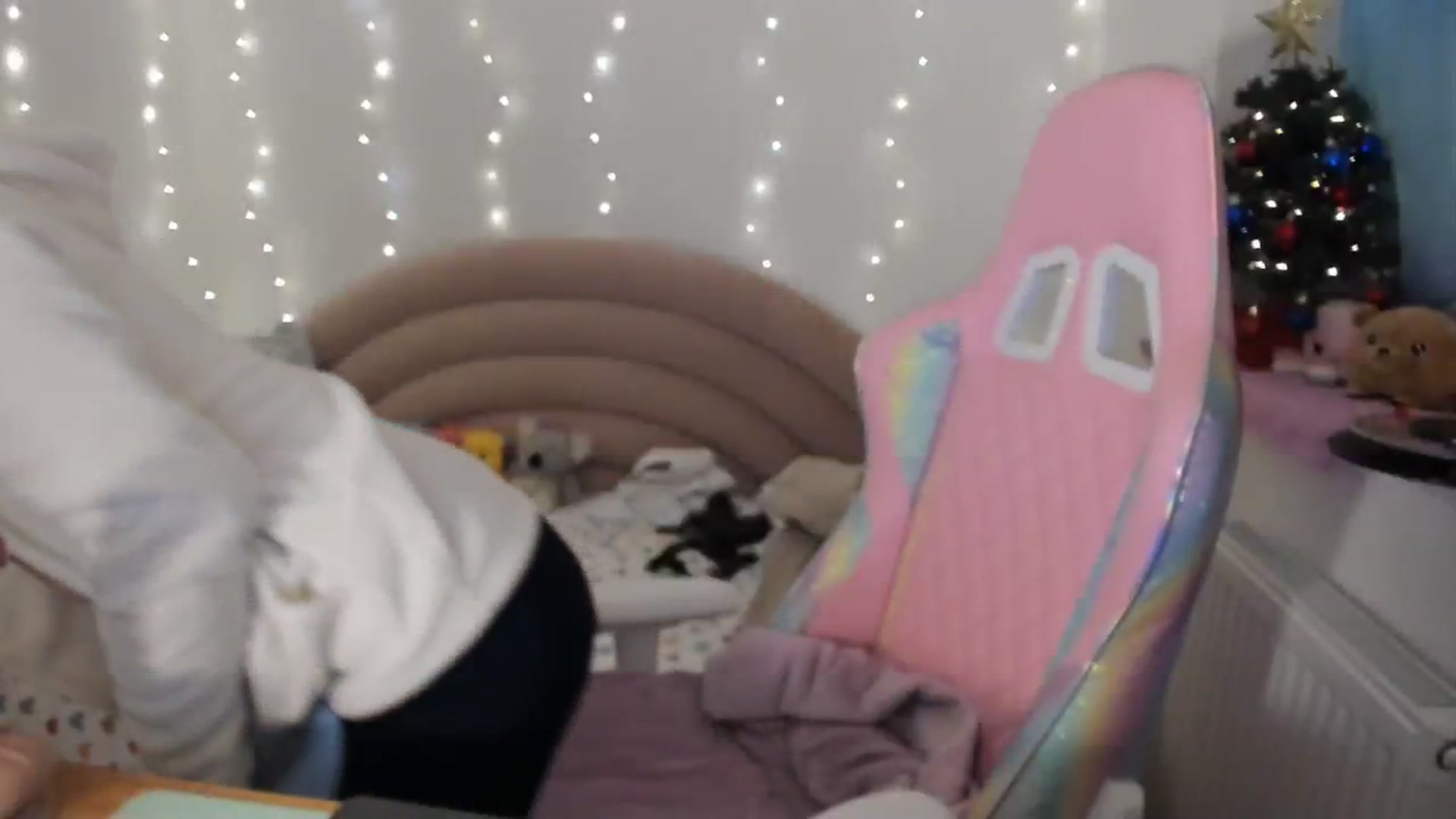 Gallery image thumbnail from JessieBear_'s myfreecams stream on, 12/14/2023, 16:58 image 16 of 20