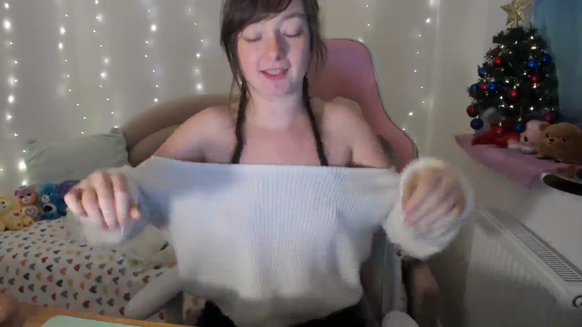 Gallery image thumbnail from JessieBear_'s myfreecams stream on, 12/14/2023, 17:59 image 18 of 20