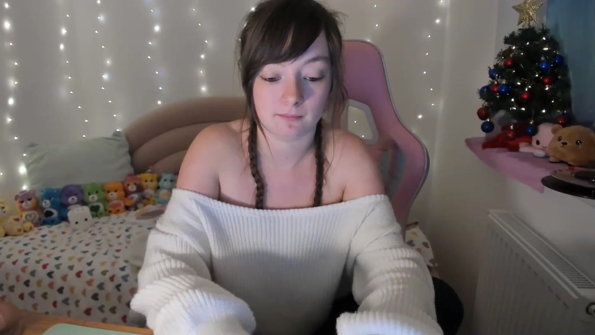 Gallery image thumbnail from JessieBear_'s myfreecams stream on, 12/14/2023, 17:59 image 14 of 20