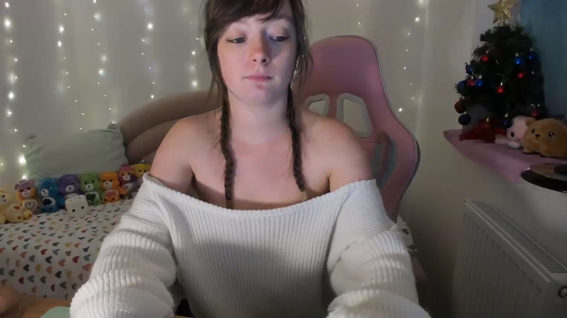 Gallery image thumbnail from JessieBear_'s myfreecams stream on, 12/14/2023, 18:33 image 4 of 20