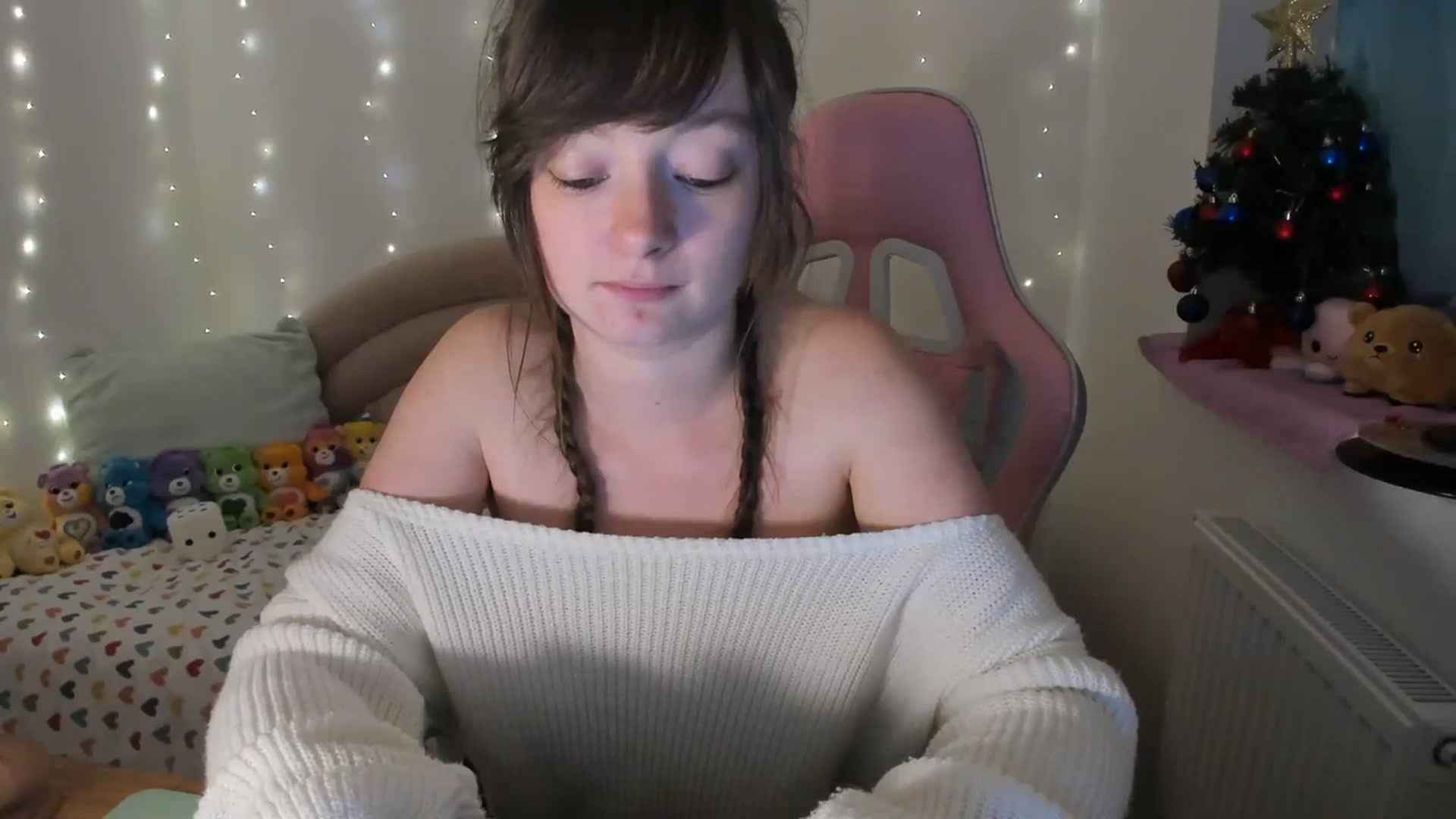 Gallery image thumbnail from JessieBear_'s myfreecams stream on, 12/14/2023, 18:33 image 16 of 20