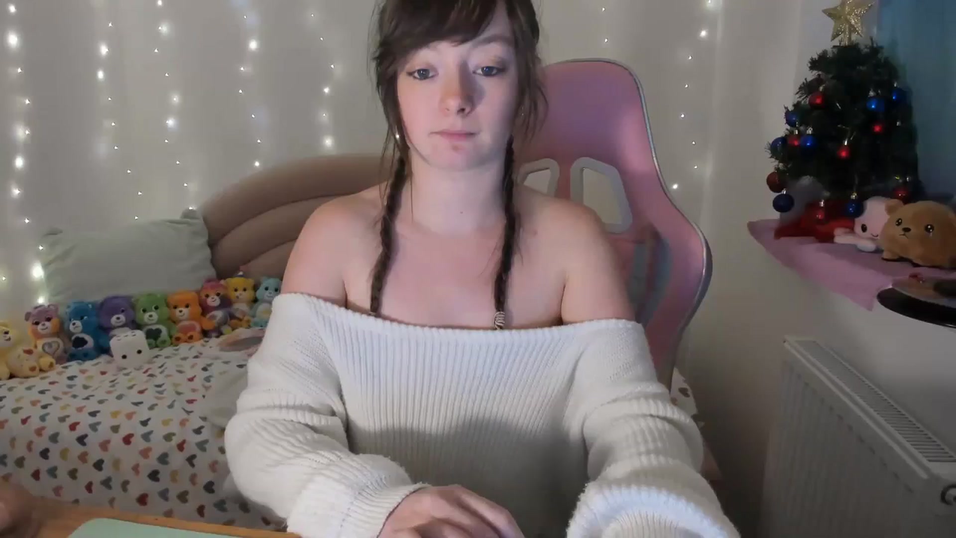 Gallery image thumbnail from JessieBear_'s myfreecams stream on, 12/14/2023, 18:33 image 13 of 20