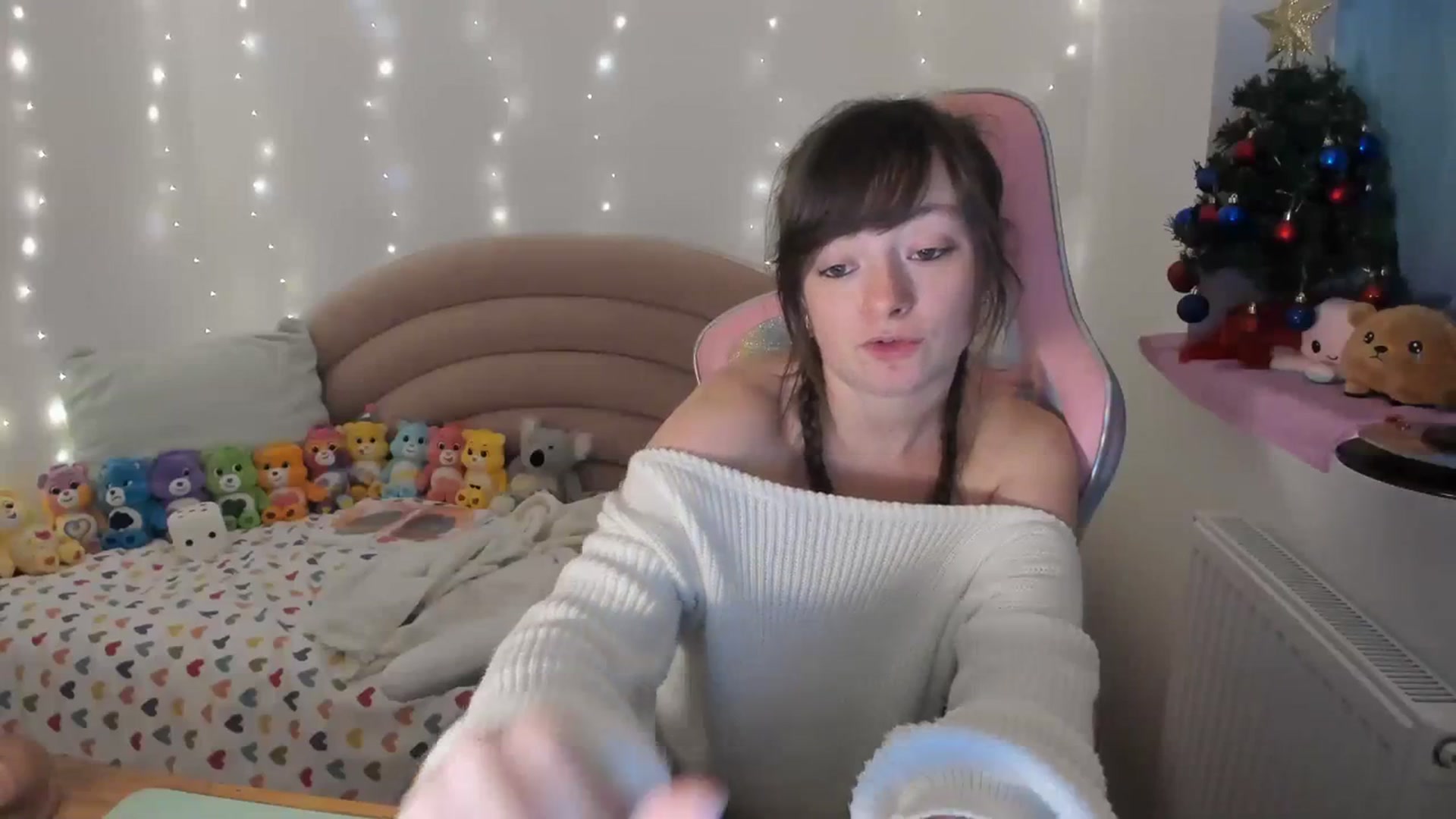 Gallery image thumbnail from JessieBear_'s myfreecams stream on, 12/14/2023, 18:33 image 20 of 20