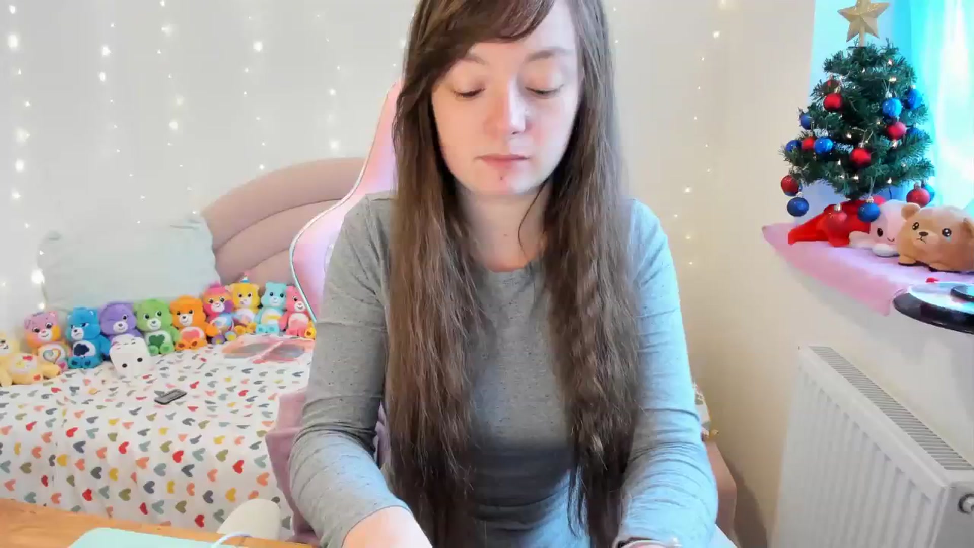 Gallery image thumbnail from JessieBear_'s myfreecams stream on, 12/15/2023, 14:12 image 14 of 20