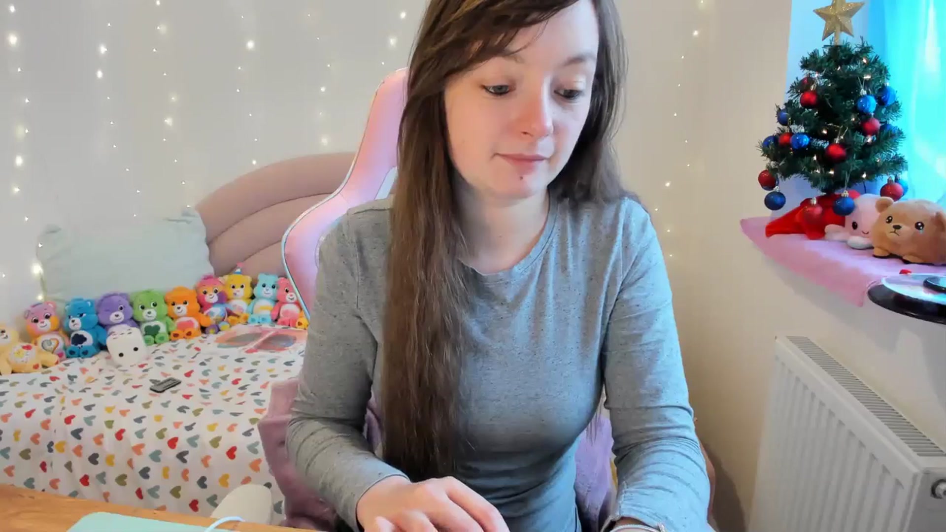 Gallery image thumbnail from JessieBear_'s myfreecams stream on, 12/15/2023, 14:12 image 19 of 20