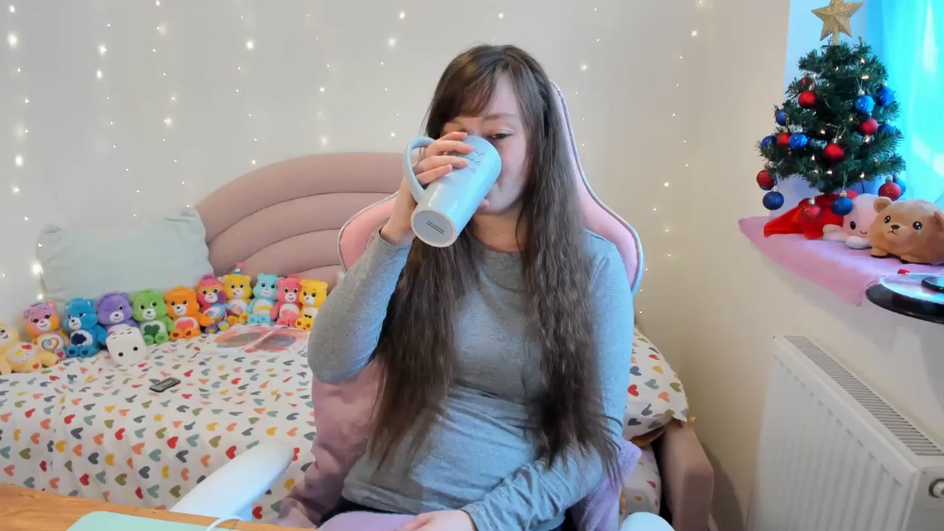 Gallery image thumbnail from JessieBear_'s myfreecams stream on, 12/15/2023, 14:12 image 6 of 20