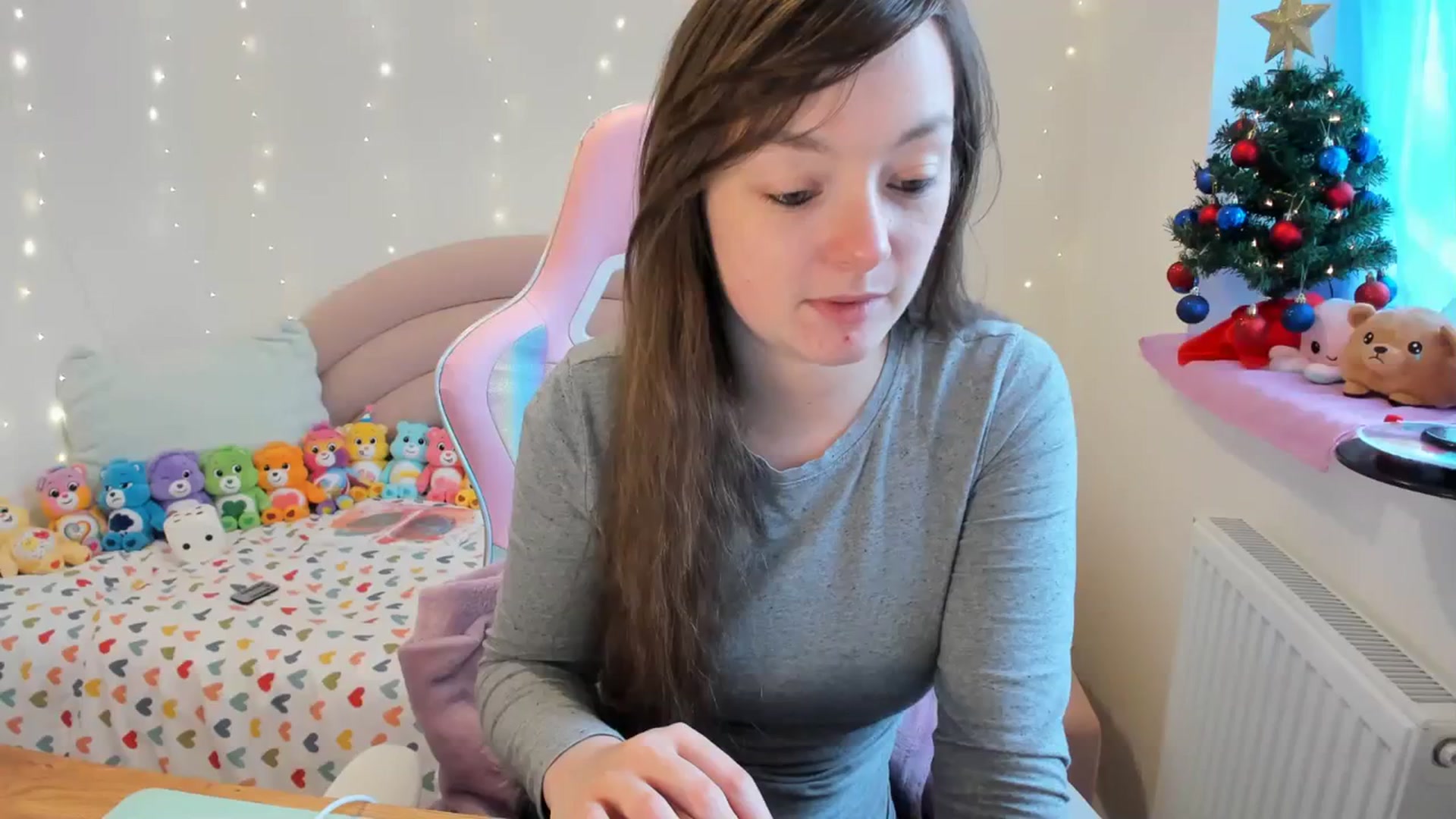 Gallery image thumbnail from JessieBear_'s myfreecams stream on, 12/15/2023, 14:12 image 16 of 20