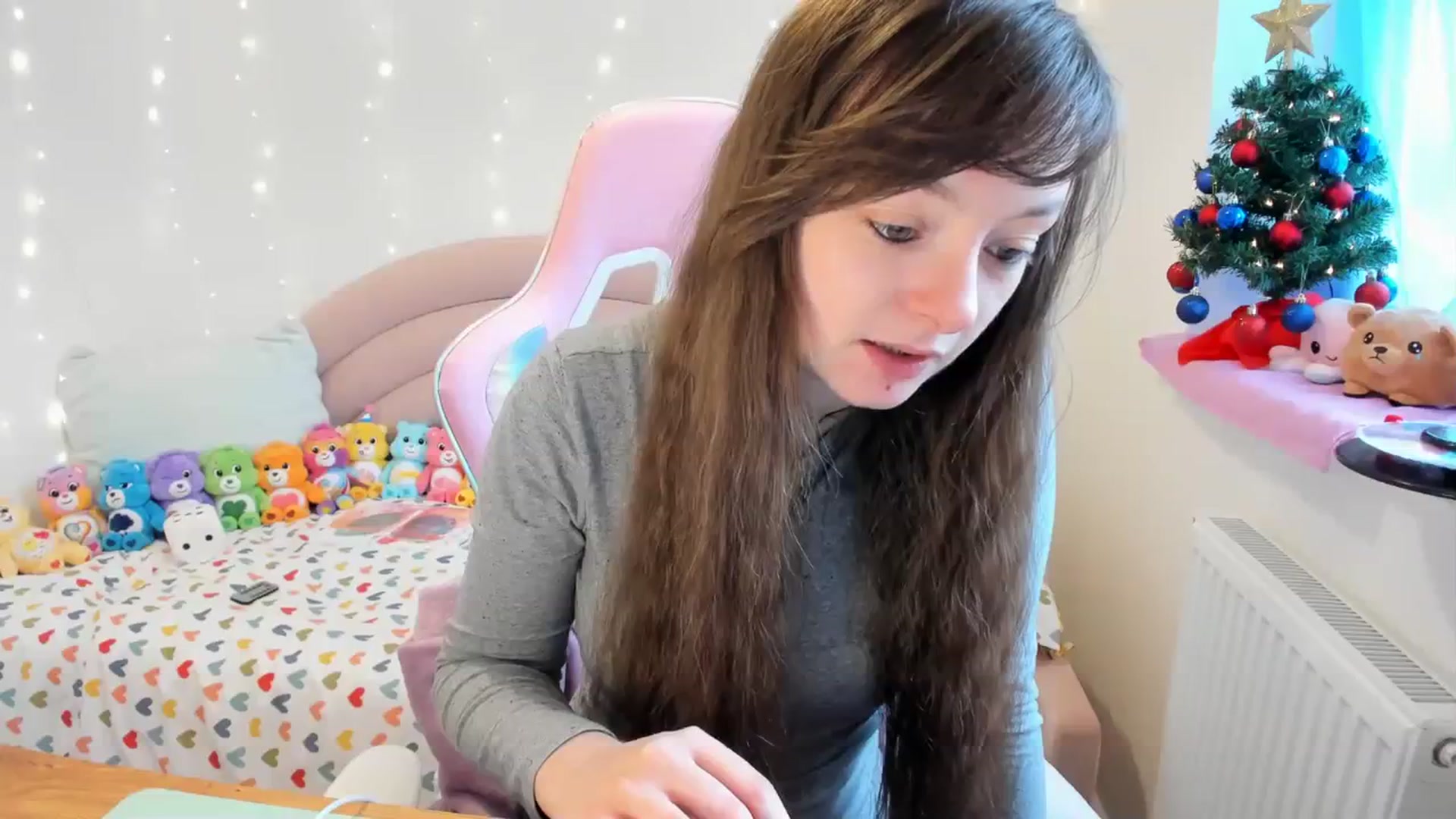 Gallery image thumbnail from JessieBear_'s myfreecams stream on, 12/15/2023, 14:12 image 12 of 20