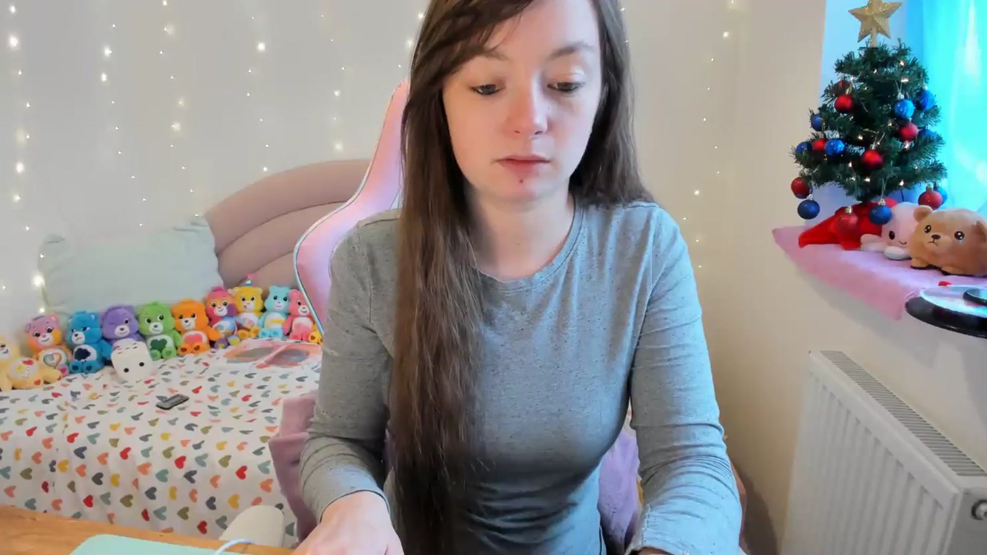 Gallery image thumbnail from JessieBear_'s myfreecams stream on, 12/15/2023, 14:12 image 18 of 20