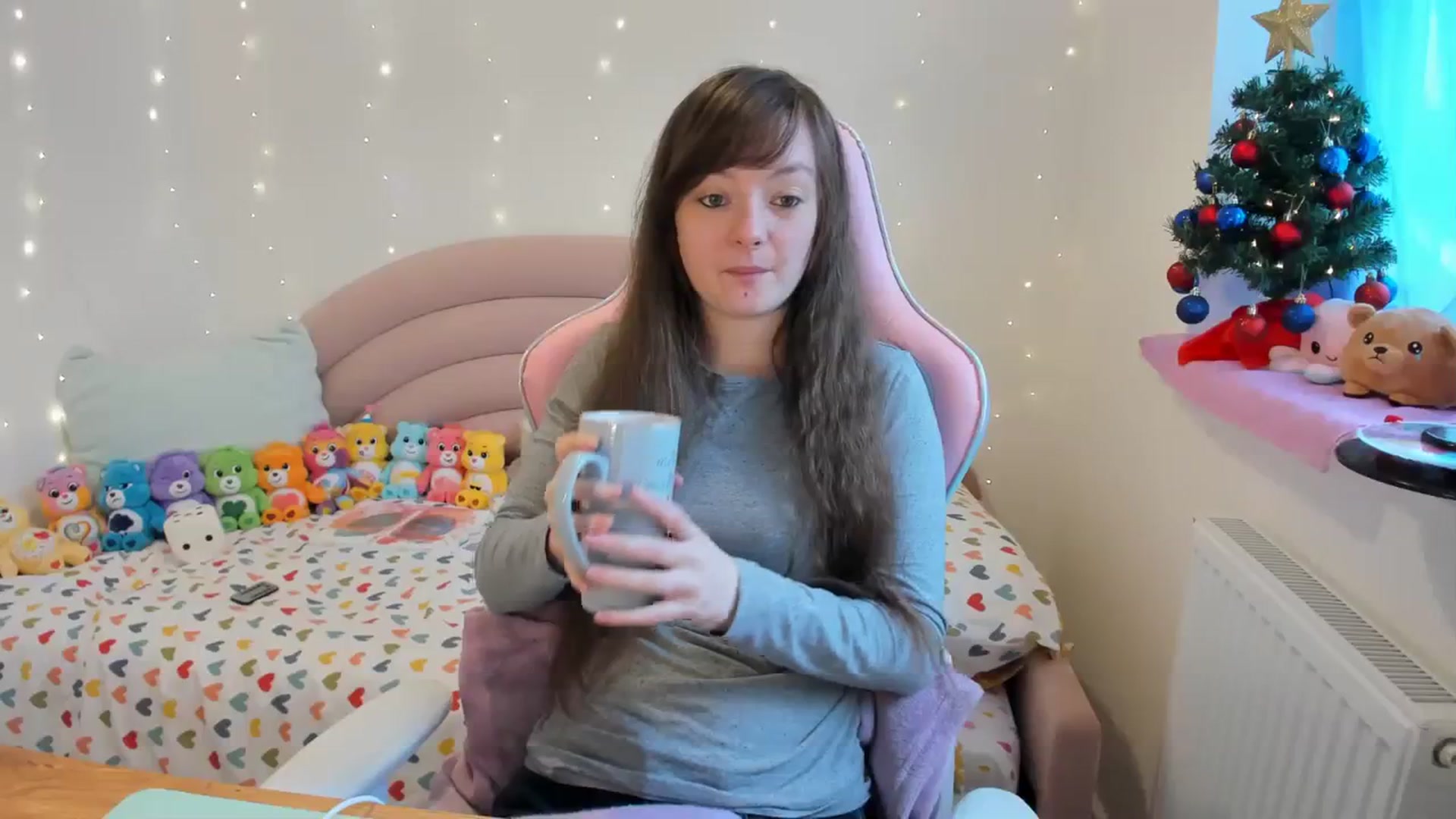 Gallery image thumbnail from JessieBear_'s myfreecams stream on, 12/15/2023, 14:12 image 4 of 20