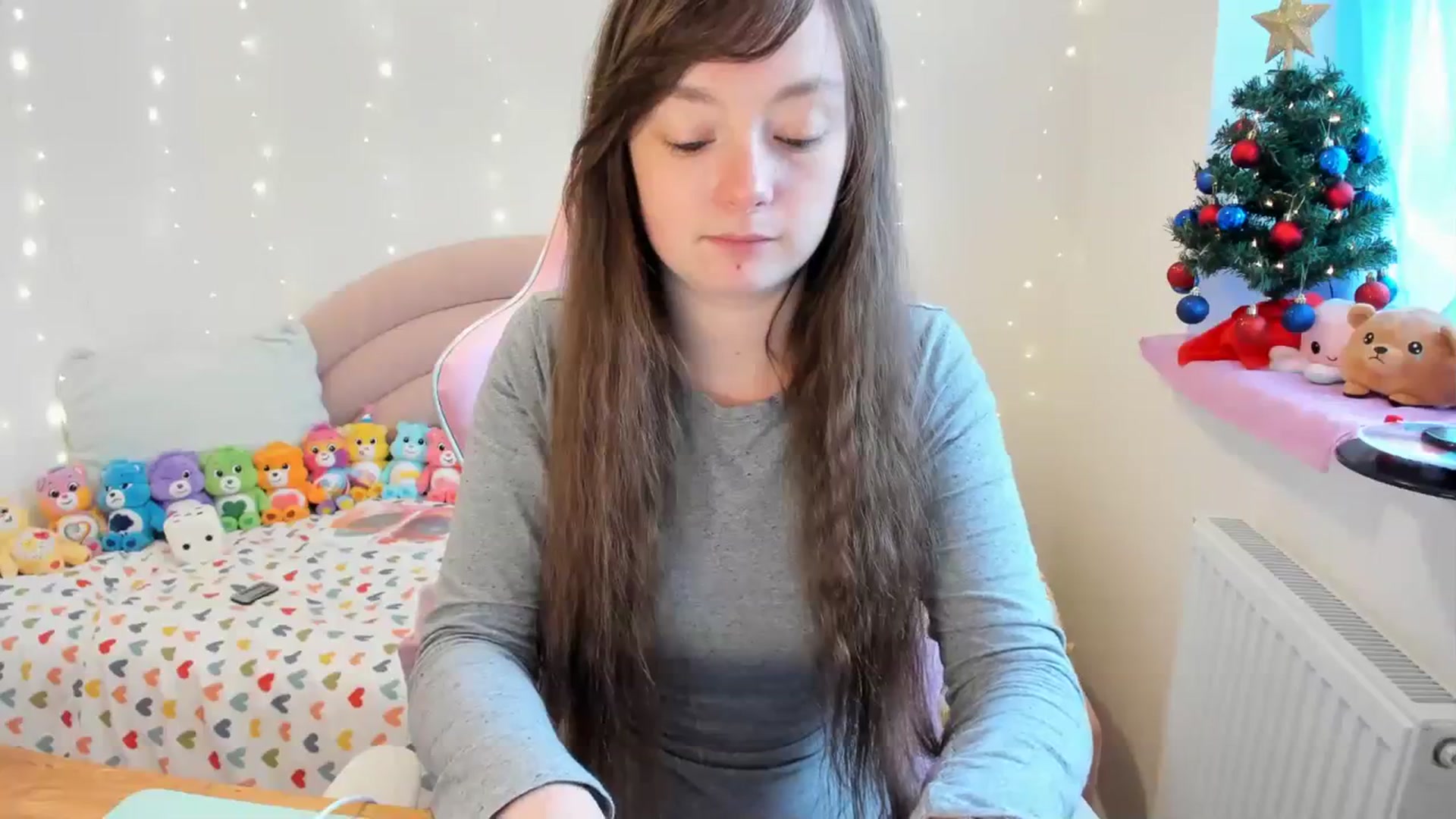 Gallery image thumbnail from JessieBear_'s myfreecams stream on, 12/15/2023, 14:12 image 9 of 20