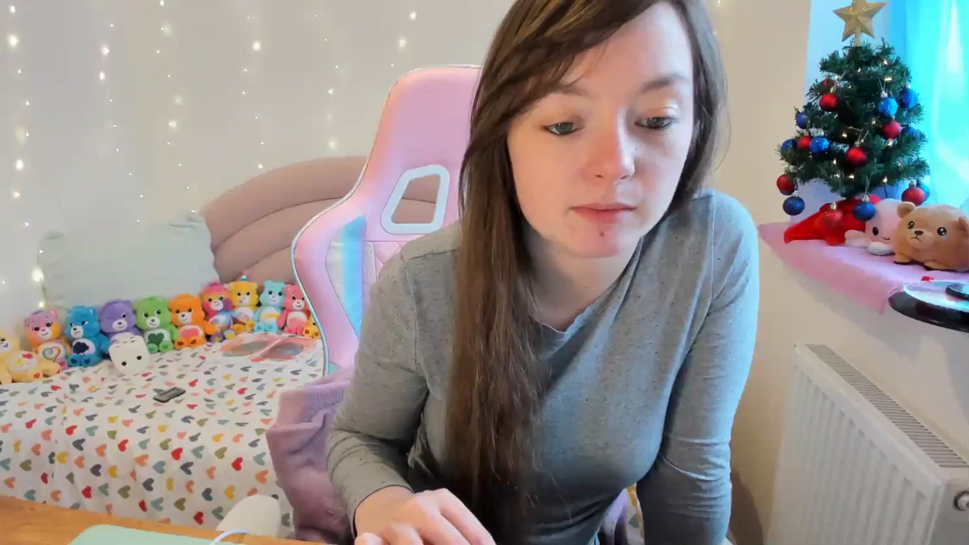 Gallery image thumbnail from JessieBear_'s myfreecams stream on, 12/15/2023, 14:12 image 17 of 20