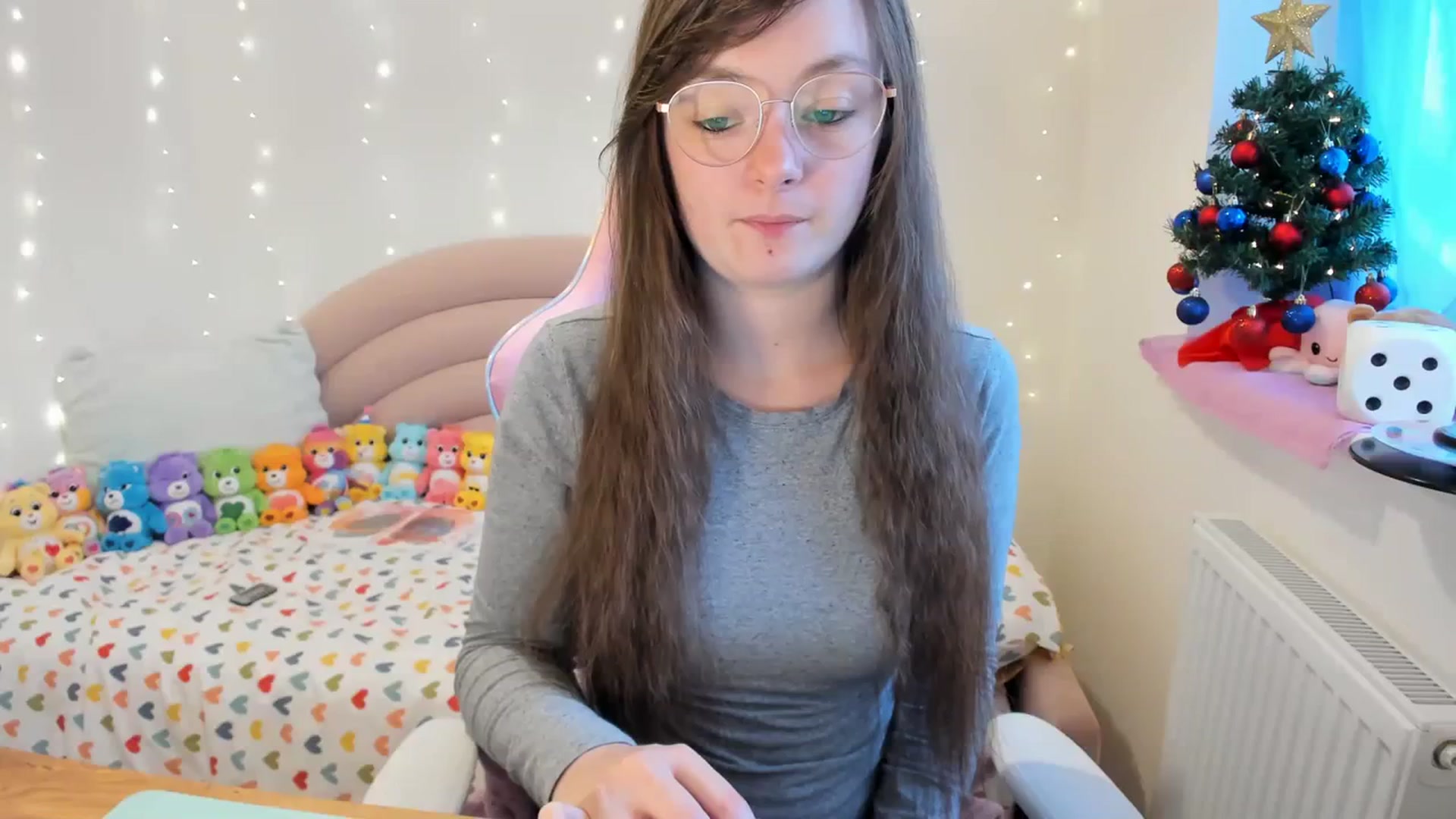 Gallery image thumbnail from JessieBear_'s myfreecams stream on, 12/15/2023, 17:43 image 7 of 20