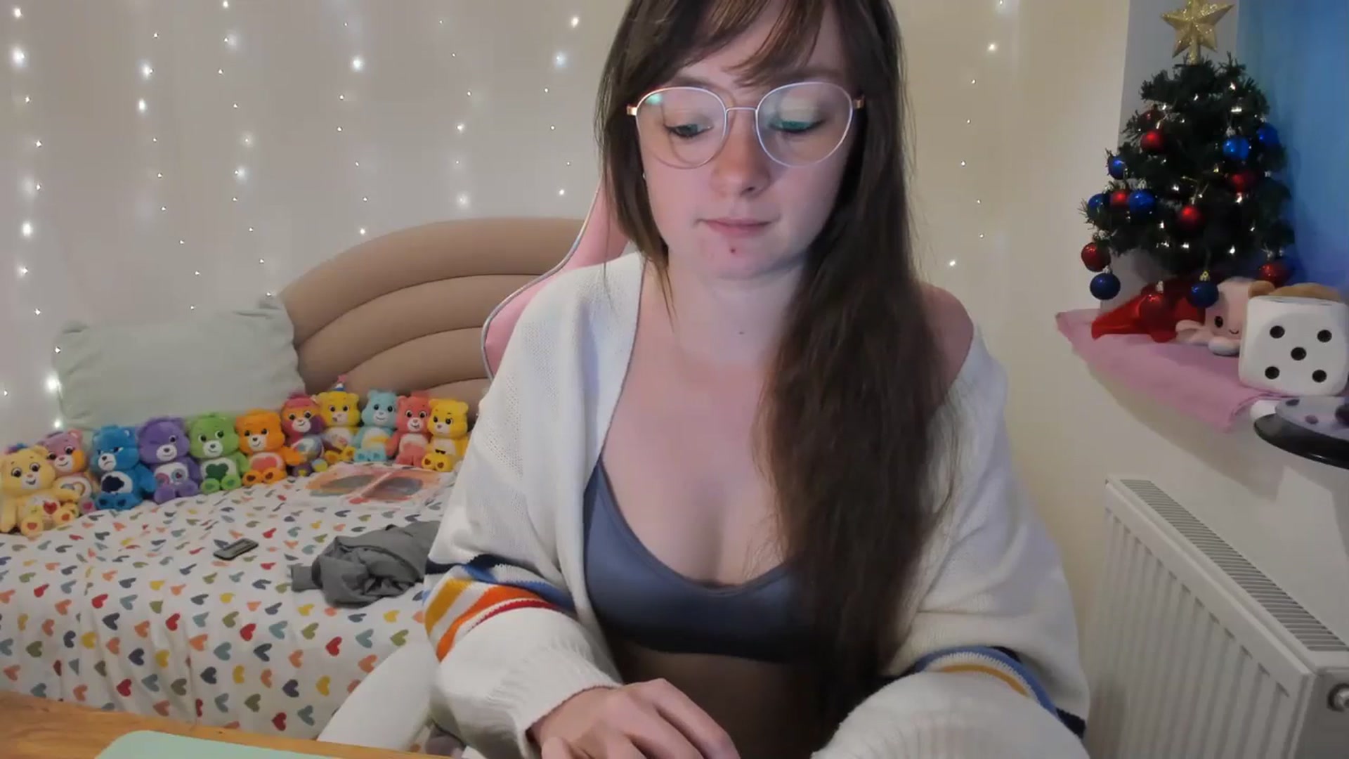 Gallery image thumbnail from JessieBear_'s myfreecams stream on, 12/15/2023, 17:43 image 12 of 20