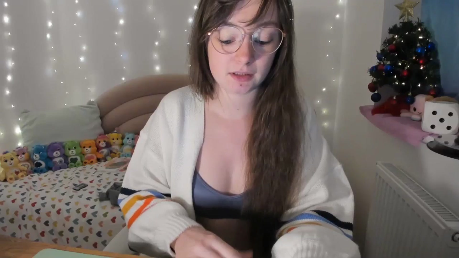 Gallery image thumbnail from JessieBear_'s myfreecams stream on, 12/15/2023, 17:43 image 14 of 20