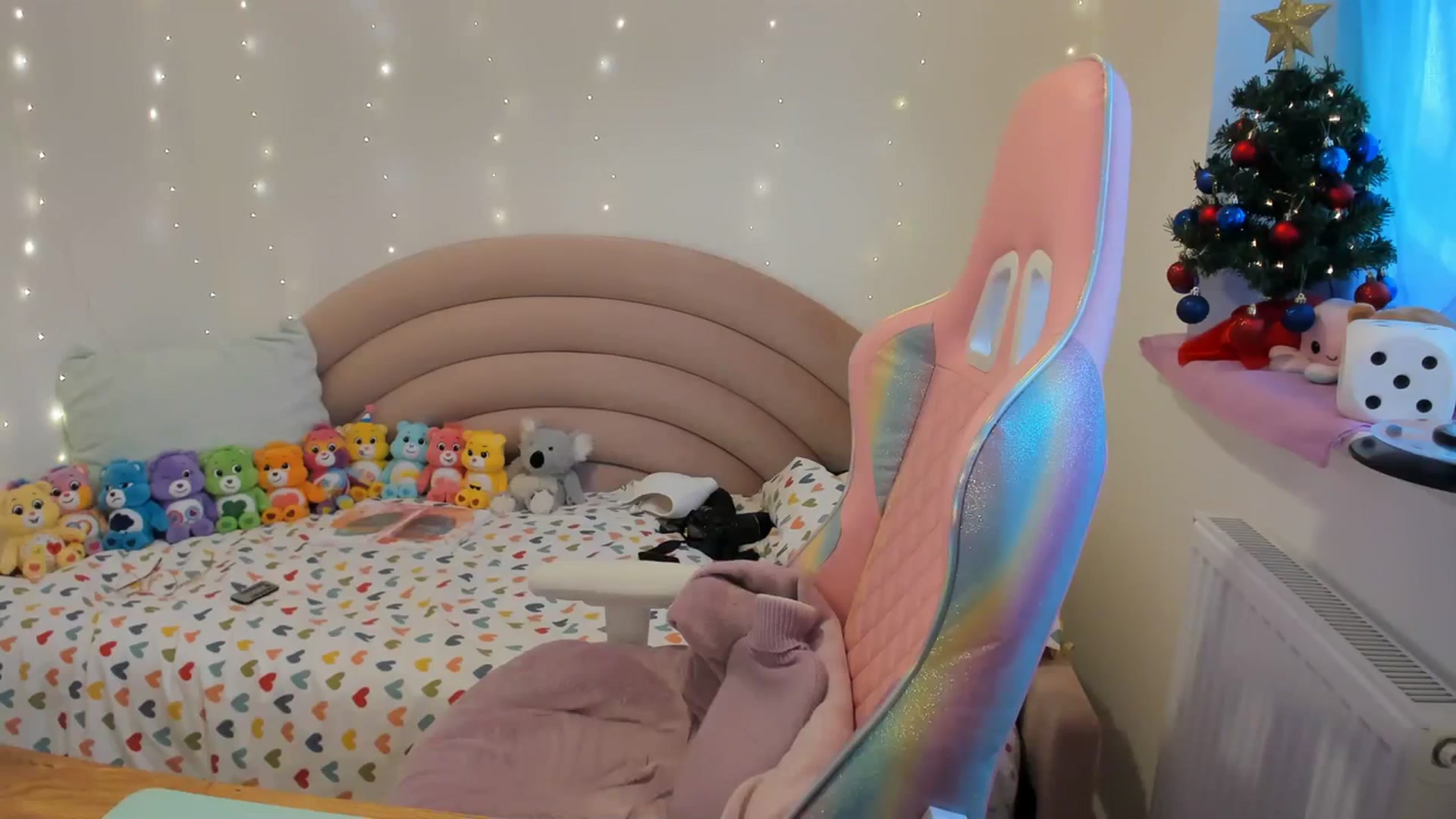 Gallery image thumbnail from JessieBear_'s myfreecams stream on, 12/15/2023, 17:43 image 8 of 20