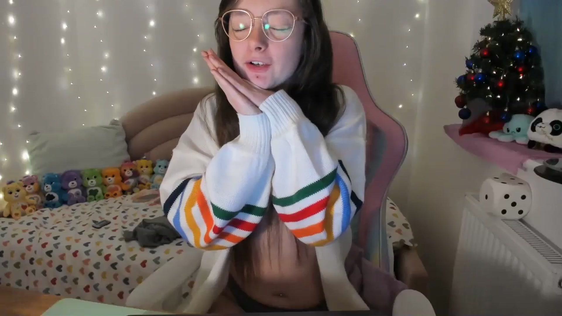 Gallery image thumbnail from JessieBear_'s myfreecams stream on, 12/15/2023, 18:12 image 20 of 20